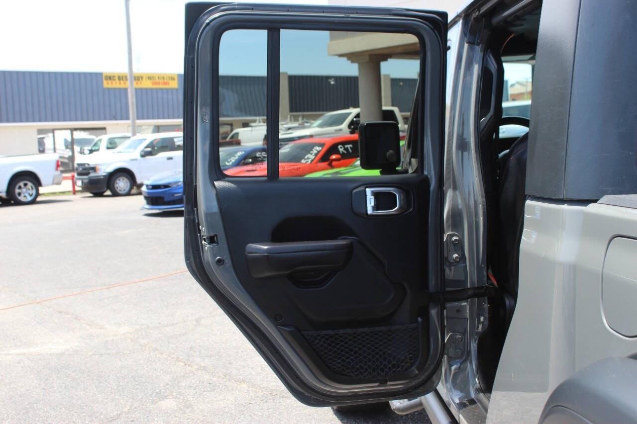 2020 Gray Jeep Gladiator Rubicon (1C6JJTBG0LL) with an 3.6L V6 3.6L V6 engine, Automatic 8-Speed transmission, located at 4301 NW 39th , Oklahoma City, OK, 73112, (405) 949-5600, 35.512135, -97.598671 - Hablamos espaol. SPEND SMART --- BUY FROM SUPER SPORTS. ASKING WHOLESALE CASH PRICE: $__,___ (CASH ONLY) PLUS $100 PROCESSING FEE. ALL PRICES, DOWN PAYMENTS, PAYMENTS, AND FINANCE TERMS ARE NEGOTIABLE AT THE TIME OF APPROVAL. WE WILL WORK WITH YOU TO FIT YOUR BUDGET. WE WILL EVEN LOW- Photo#14
