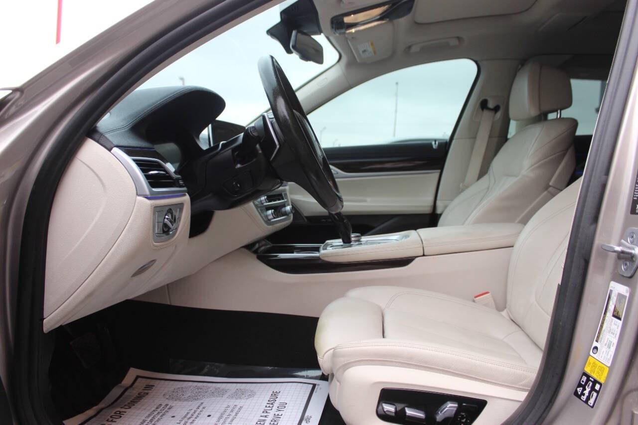 2022 Beige BMW 7 Series 740i xDrive (WBA7T4C08NC) with an 3.0L Turbo I6 335hp 330ft. lbs. 3.0L I6 engine, Automatic 8-Speed transmission, located at 4301 NW 39th , Oklahoma City, OK, 73112, (405) 949-5600, 35.512135, -97.598671- Photo#9