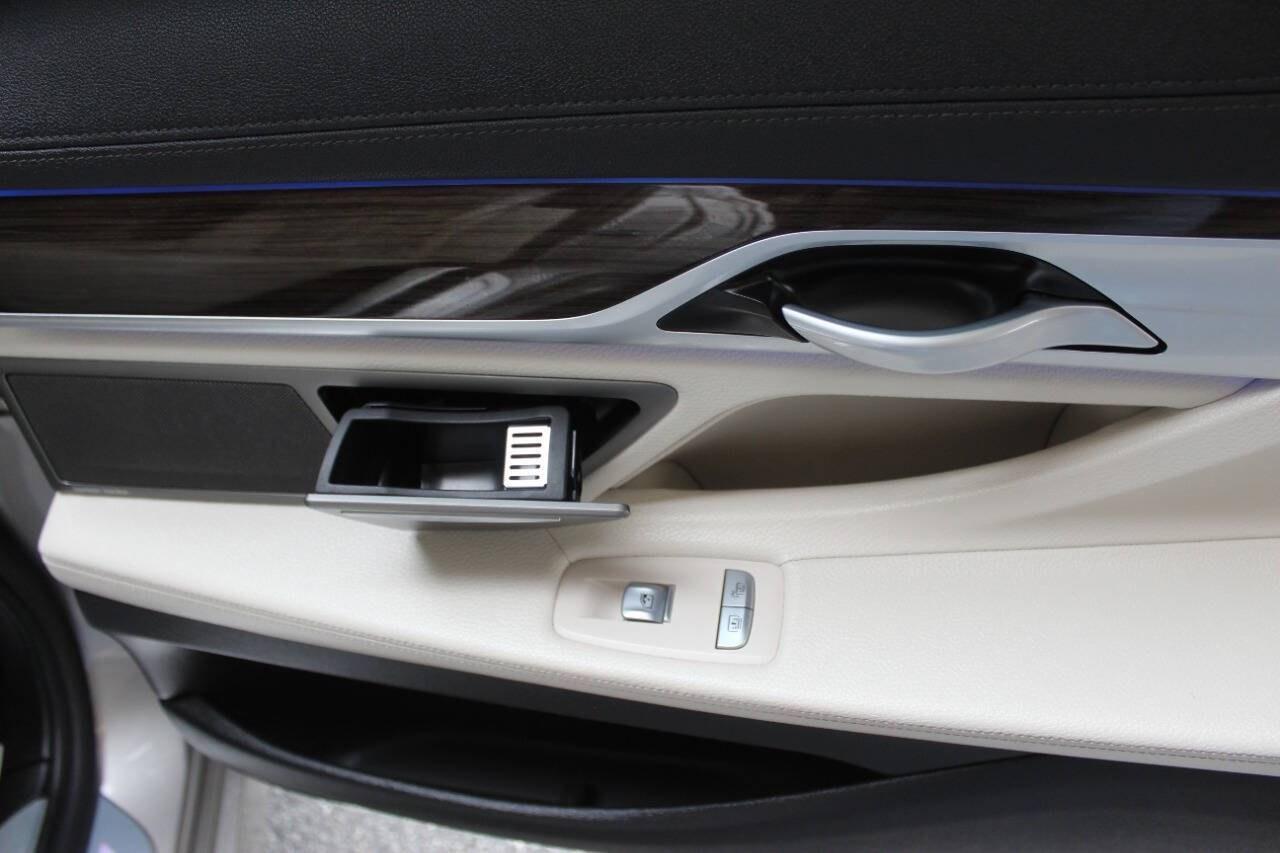 2022 Beige BMW 7 Series 740i xDrive (WBA7T4C08NC) with an 3.0L Turbo I6 335hp 330ft. lbs. 3.0L I6 engine, Automatic 8-Speed transmission, located at 4301 NW 39th , Oklahoma City, OK, 73112, (405) 949-5600, 35.512135, -97.598671- Photo#21