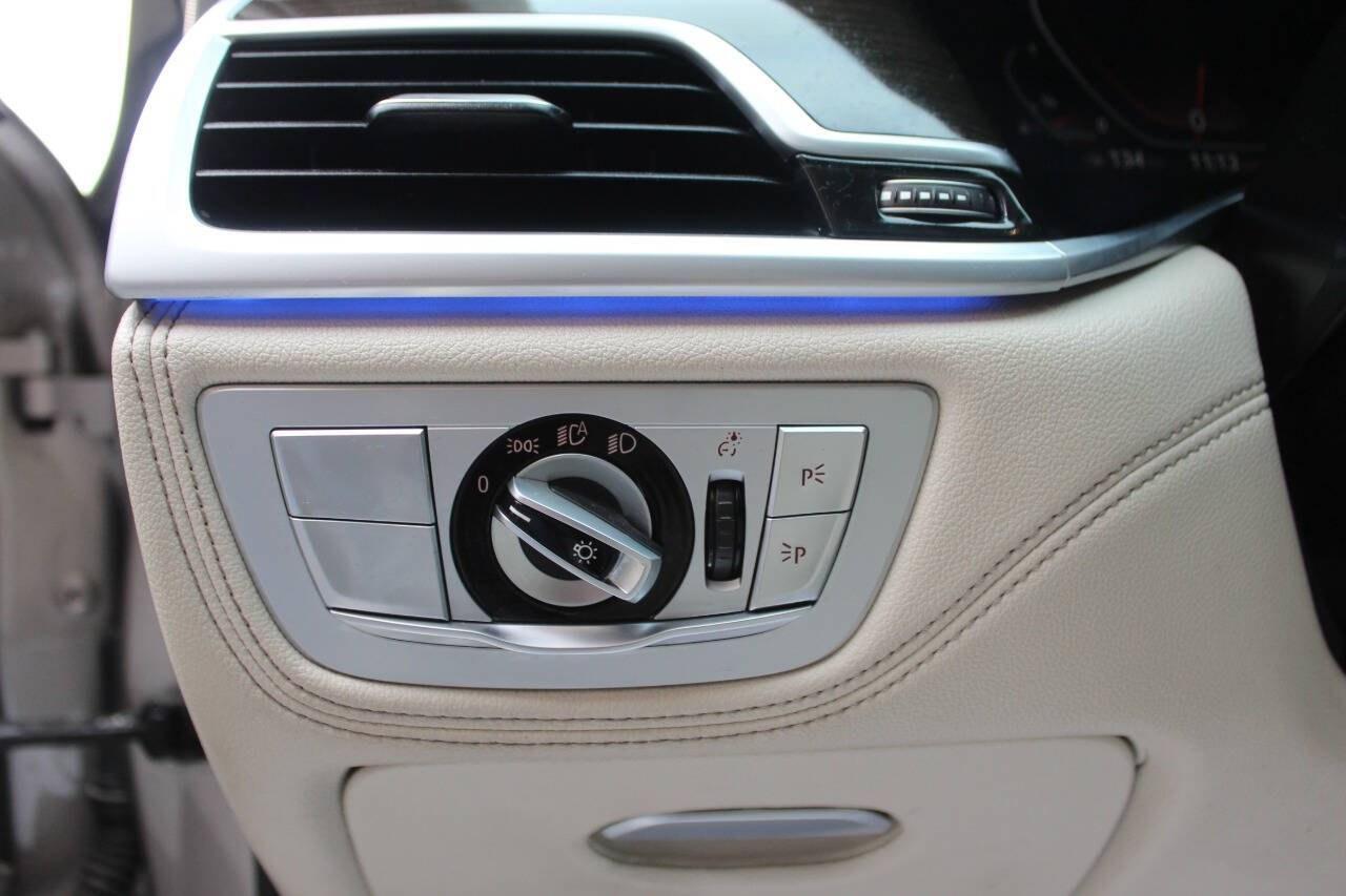 2022 Beige BMW 7 Series 740i xDrive (WBA7T4C08NC) with an 3.0L Turbo I6 335hp 330ft. lbs. 3.0L I6 engine, Automatic 8-Speed transmission, located at 4301 NW 39th , Oklahoma City, OK, 73112, (405) 949-5600, 35.512135, -97.598671- Photo#29