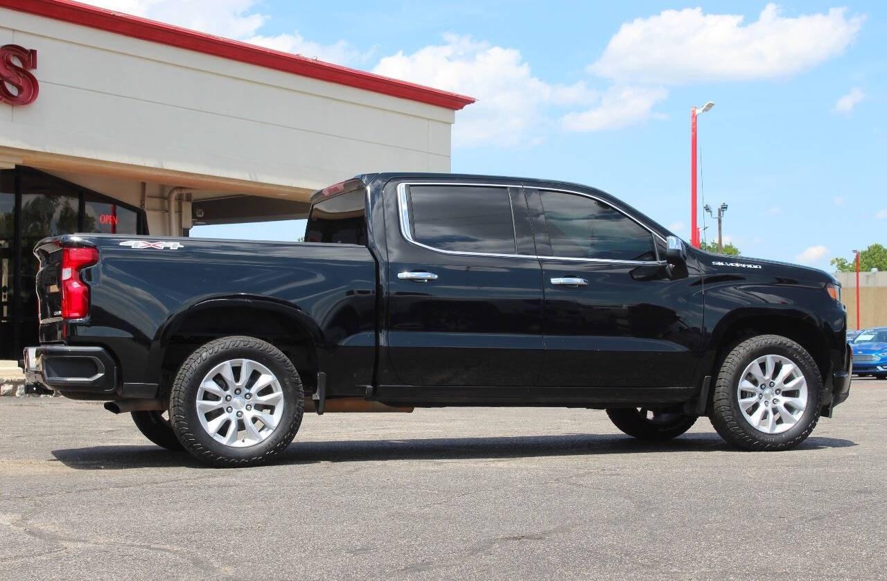 2022 Black Chevrolet Silverado 1500 Limited Custom Crew Cab Short Box 4WD (3GCPYBEK0NG) with an 2.7L Turbo I4 310hp 348ft. lbs. 2.7L I4 engine, Automatic 8-Speed transmission, located at 4301 NW 39th , Oklahoma City, OK, 73112, (405) 949-5600, 35.512135, -97.598671 - Hablamos espaol. SPEND SMART --- BUY FROM SUPER SPORTS. ALL PRICES, DOWN PAYMENTS, PAYMENTS, AND FINANCE TERMS ARE NEGOTIABLE AT THE TIME OF APPROVAL. WE WILL WORK WITH YOU TO FIT YOUR BUDGET. WE WILL EVEN LOWER AND ADJUST THE NUMBERS TO HELP MAKE THE VEHICLE MORE AFFORDABLE FOR YOU.- Photo#1