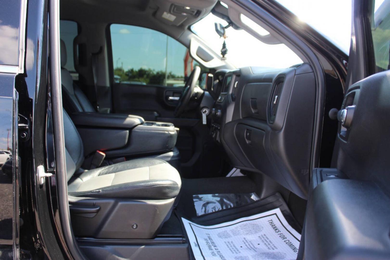 2022 Black Chevrolet Silverado 1500 Limited Custom Crew Cab Short Box 4WD (3GCPYBEK0NG) with an 2.7L Turbo I4 310hp 348ft. lbs. 2.7L I4 engine, Automatic 8-Speed transmission, located at 4301 NW 39th , Oklahoma City, OK, 73112, (405) 949-5600, 35.512135, -97.598671 - Hablamos espanol. SPEND SMART --- BUY FROM SUPER SPORTS. ALL PRICES, DOWN PAYMENTS, PAYMENTS, AND FINANCE TERMS ARE NEGOTIABLE AT THE TIME OF APPROVAL. WE WILL WORK WITH YOU TO FIT YOUR BUDGET. WE WILL EVEN LOWER AND ADJUST THE NUMBERS TO HELP MAKE THE VEHICLE MORE AFFORDABLE FOR YOU.- Photo#7