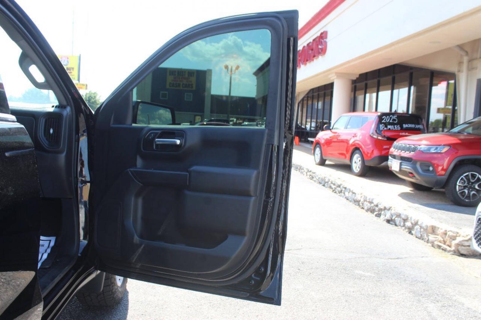 2022 Black Chevrolet Silverado 1500 Limited Custom Crew Cab Short Box 4WD (3GCPYBEK0NG) with an 2.7L Turbo I4 310hp 348ft. lbs. 2.7L I4 engine, Automatic 8-Speed transmission, located at 4301 NW 39th , Oklahoma City, OK, 73112, (405) 949-5600, 35.512135, -97.598671 - Hablamos espanol. SPEND SMART --- BUY FROM SUPER SPORTS. ALL PRICES, DOWN PAYMENTS, PAYMENTS, AND FINANCE TERMS ARE NEGOTIABLE AT THE TIME OF APPROVAL. WE WILL WORK WITH YOU TO FIT YOUR BUDGET. WE WILL EVEN LOWER AND ADJUST THE NUMBERS TO HELP MAKE THE VEHICLE MORE AFFORDABLE FOR YOU.- Photo#8