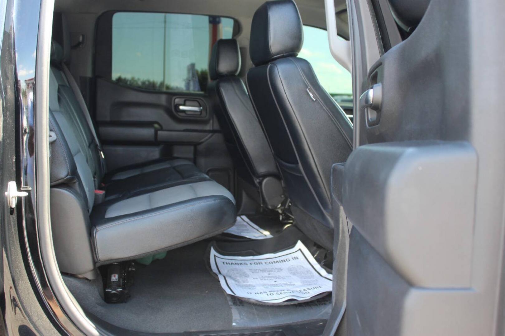 2022 Black Chevrolet Silverado 1500 Limited Custom Crew Cab Short Box 4WD (3GCPYBEK0NG) with an 2.7L Turbo I4 310hp 348ft. lbs. 2.7L I4 engine, Automatic 8-Speed transmission, located at 4301 NW 39th , Oklahoma City, OK, 73112, (405) 949-5600, 35.512135, -97.598671 - Hablamos espanol. SPEND SMART --- BUY FROM SUPER SPORTS. ALL PRICES, DOWN PAYMENTS, PAYMENTS, AND FINANCE TERMS ARE NEGOTIABLE AT THE TIME OF APPROVAL. WE WILL WORK WITH YOU TO FIT YOUR BUDGET. WE WILL EVEN LOWER AND ADJUST THE NUMBERS TO HELP MAKE THE VEHICLE MORE AFFORDABLE FOR YOU.- Photo#9