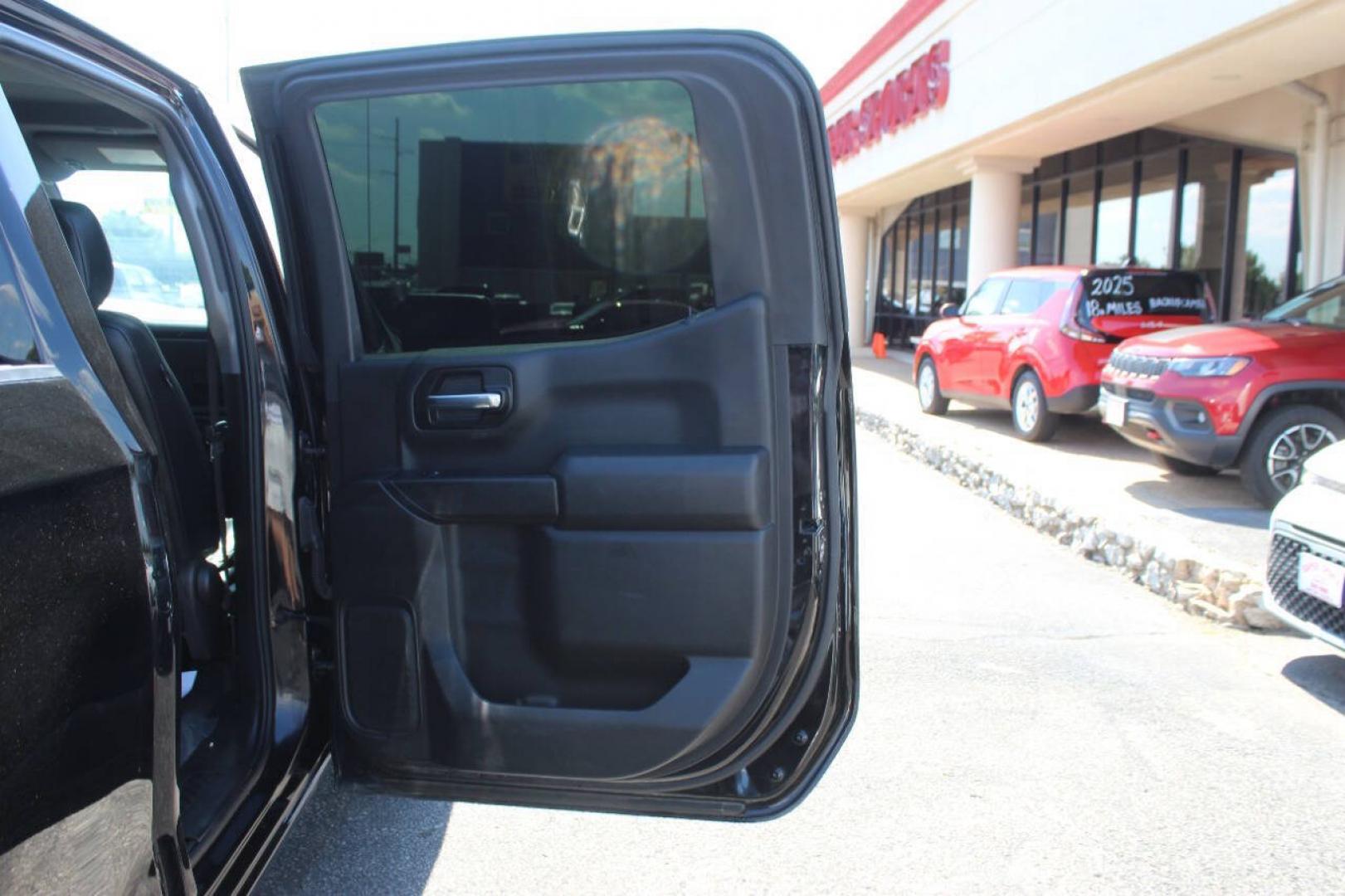 2022 Black Chevrolet Silverado 1500 Limited Custom Crew Cab Short Box 4WD (3GCPYBEK0NG) with an 2.7L Turbo I4 310hp 348ft. lbs. 2.7L I4 engine, Automatic 8-Speed transmission, located at 4301 NW 39th , Oklahoma City, OK, 73112, (405) 949-5600, 35.512135, -97.598671 - Hablamos espanol. SPEND SMART --- BUY FROM SUPER SPORTS. ALL PRICES, DOWN PAYMENTS, PAYMENTS, AND FINANCE TERMS ARE NEGOTIABLE AT THE TIME OF APPROVAL. WE WILL WORK WITH YOU TO FIT YOUR BUDGET. WE WILL EVEN LOWER AND ADJUST THE NUMBERS TO HELP MAKE THE VEHICLE MORE AFFORDABLE FOR YOU.- Photo#10