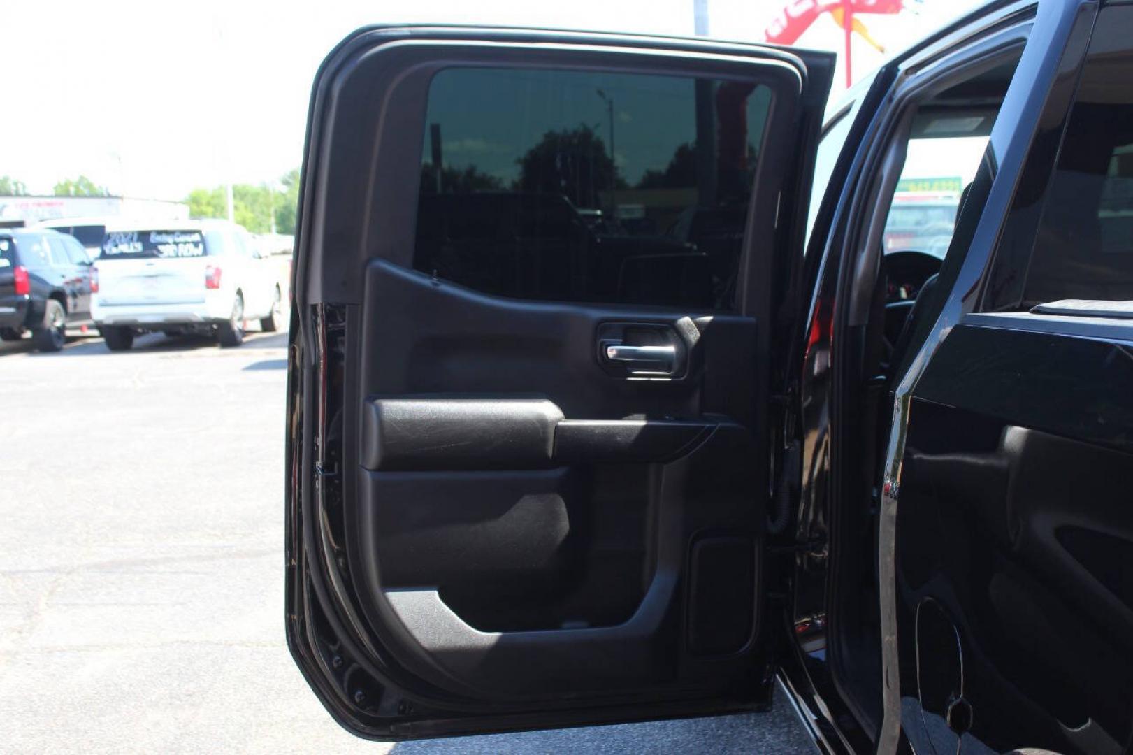 2022 Black Chevrolet Silverado 1500 Limited Custom Crew Cab Short Box 4WD (3GCPYBEK0NG) with an 2.7L Turbo I4 310hp 348ft. lbs. 2.7L I4 engine, Automatic 8-Speed transmission, located at 4301 NW 39th , Oklahoma City, OK, 73112, (405) 949-5600, 35.512135, -97.598671 - Hablamos espanol. SPEND SMART --- BUY FROM SUPER SPORTS. ALL PRICES, DOWN PAYMENTS, PAYMENTS, AND FINANCE TERMS ARE NEGOTIABLE AT THE TIME OF APPROVAL. WE WILL WORK WITH YOU TO FIT YOUR BUDGET. WE WILL EVEN LOWER AND ADJUST THE NUMBERS TO HELP MAKE THE VEHICLE MORE AFFORDABLE FOR YOU.- Photo#14