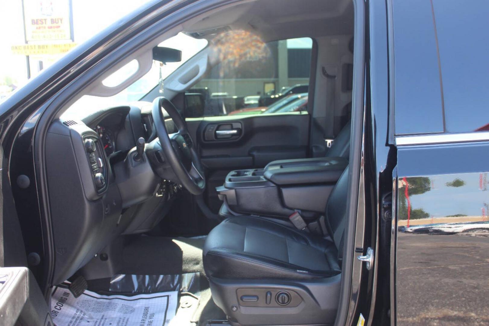 2022 Black Chevrolet Silverado 1500 Limited Custom Crew Cab Short Box 4WD (3GCPYBEK0NG) with an 2.7L Turbo I4 310hp 348ft. lbs. 2.7L I4 engine, Automatic 8-Speed transmission, located at 4301 NW 39th , Oklahoma City, OK, 73112, (405) 949-5600, 35.512135, -97.598671 - Hablamos espanol. SPEND SMART --- BUY FROM SUPER SPORTS. ALL PRICES, DOWN PAYMENTS, PAYMENTS, AND FINANCE TERMS ARE NEGOTIABLE AT THE TIME OF APPROVAL. WE WILL WORK WITH YOU TO FIT YOUR BUDGET. WE WILL EVEN LOWER AND ADJUST THE NUMBERS TO HELP MAKE THE VEHICLE MORE AFFORDABLE FOR YOU.- Photo#15