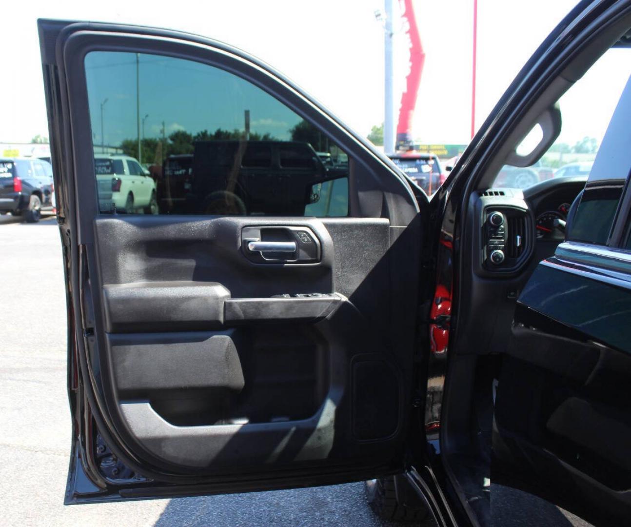 2022 Black Chevrolet Silverado 1500 Limited Custom Crew Cab Short Box 4WD (3GCPYBEK0NG) with an 2.7L Turbo I4 310hp 348ft. lbs. 2.7L I4 engine, Automatic 8-Speed transmission, located at 4301 NW 39th , Oklahoma City, OK, 73112, (405) 949-5600, 35.512135, -97.598671 - Hablamos espanol. SPEND SMART --- BUY FROM SUPER SPORTS. ALL PRICES, DOWN PAYMENTS, PAYMENTS, AND FINANCE TERMS ARE NEGOTIABLE AT THE TIME OF APPROVAL. WE WILL WORK WITH YOU TO FIT YOUR BUDGET. WE WILL EVEN LOWER AND ADJUST THE NUMBERS TO HELP MAKE THE VEHICLE MORE AFFORDABLE FOR YOU.- Photo#16