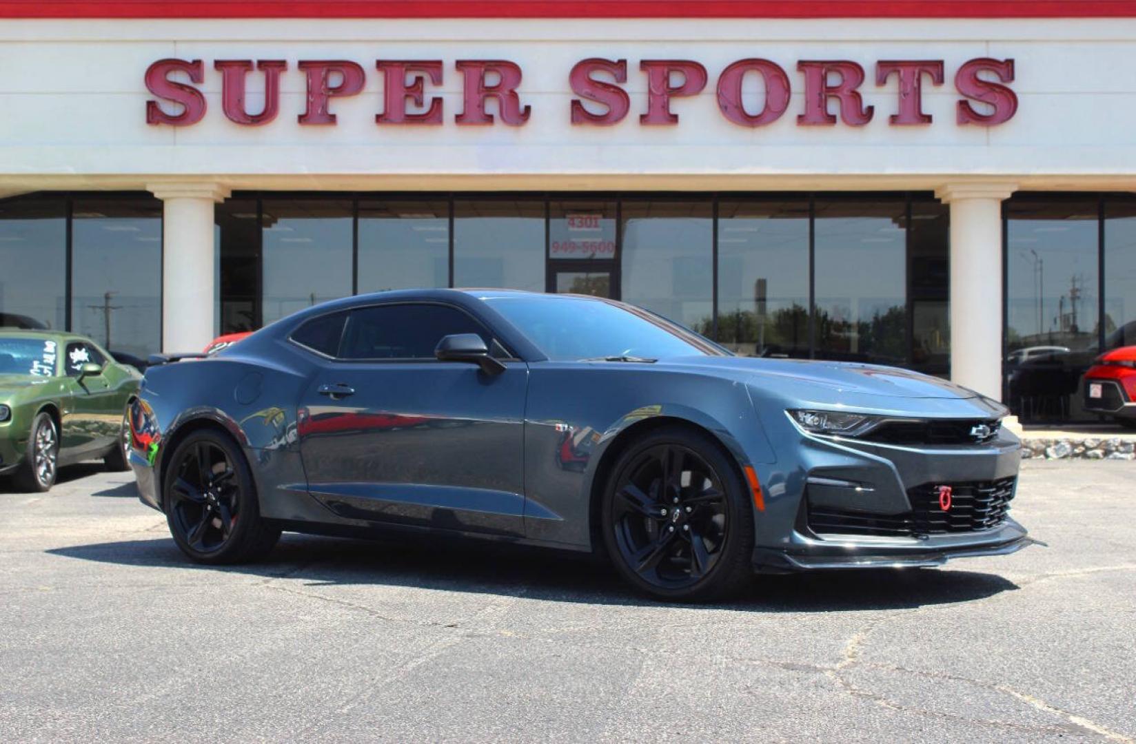 2021 Charcoal Chevrolet Camaro 2SS Coupe (1G1FH1R77M0) with an 6.2L V8 455hp 455ft. lbs. 6.2L V8 engine, Automatic 10-Speed transmission, located at 4301 NW 39th , Oklahoma City, OK, 73112, (405) 949-5600, 35.512135, -97.598671 - Hablamos espanol. SPEND SMART --- BUY FROM SUPER SPORTS. ALL PRICES, DOWN PAYMENTS, PAYMENTS, AND FINANCE TERMS ARE NEGOTIABLE AT THE TIME OF APPROVAL. WE WILL WORK WITH YOU TO FIT YOUR BUDGET. WE WILL EVEN LOWER AND ADJUST THE NUMBERS TO HELP MAKE THE VEHICLE MORE AFFORDABLE FOR YOU.- Photo#0