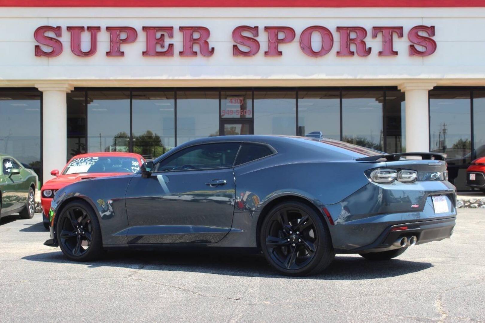 2021 Charcoal Chevrolet Camaro 2SS Coupe (1G1FH1R77M0) with an 6.2L V8 455hp 455ft. lbs. 6.2L V8 engine, Automatic 10-Speed transmission, located at 4301 NW 39th , Oklahoma City, OK, 73112, (405) 949-5600, 35.512135, -97.598671 - Hablamos espanol. SPEND SMART --- BUY FROM SUPER SPORTS. ALL PRICES, DOWN PAYMENTS, PAYMENTS, AND FINANCE TERMS ARE NEGOTIABLE AT THE TIME OF APPROVAL. WE WILL WORK WITH YOU TO FIT YOUR BUDGET. WE WILL EVEN LOWER AND ADJUST THE NUMBERS TO HELP MAKE THE VEHICLE MORE AFFORDABLE FOR YOU.- Photo#4