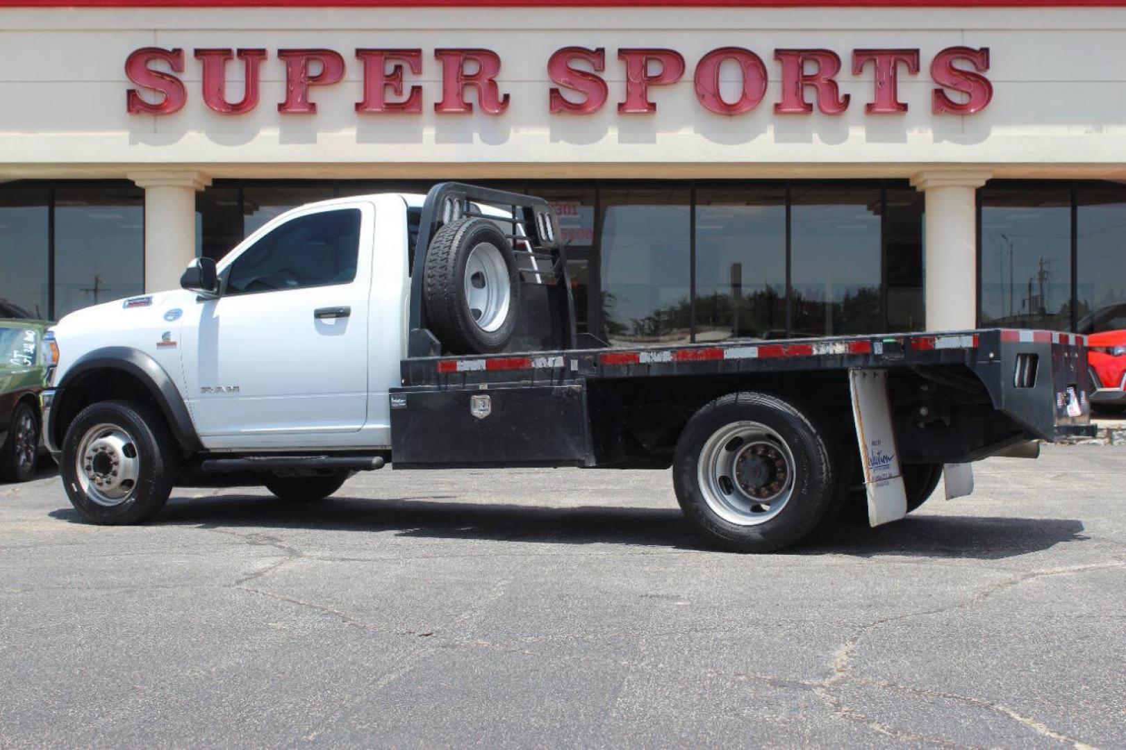 2021 White RAM 5500 Regular Cab 4WD DRW (3C7WRNBL7MG) with an Cummins 6.7L I6 360-400hp 800-1000ft. lbs. 6.7L I6 engine, Unspecified transmission, located at 4301 NW 39th , Oklahoma City, OK, 73112, (405) 949-5600, 35.512135, -97.598671 - Hablamos espanol. SPEND SMART --- BUY FROM SUPER SPORTS. ALL PRICES, DOWN PAYMENTS, PAYMENTS, AND FINANCE TERMS ARE NEGOTIABLE AT THE TIME OF APPROVAL. WE WILL WORK WITH YOU TO FIT YOUR BUDGET. WE WILL EVEN LOWER AND ADJUST THE NUMBERS TO HELP MAKE THE VEHICLE MORE AFFORDABLE FOR YOU.- Photo#3