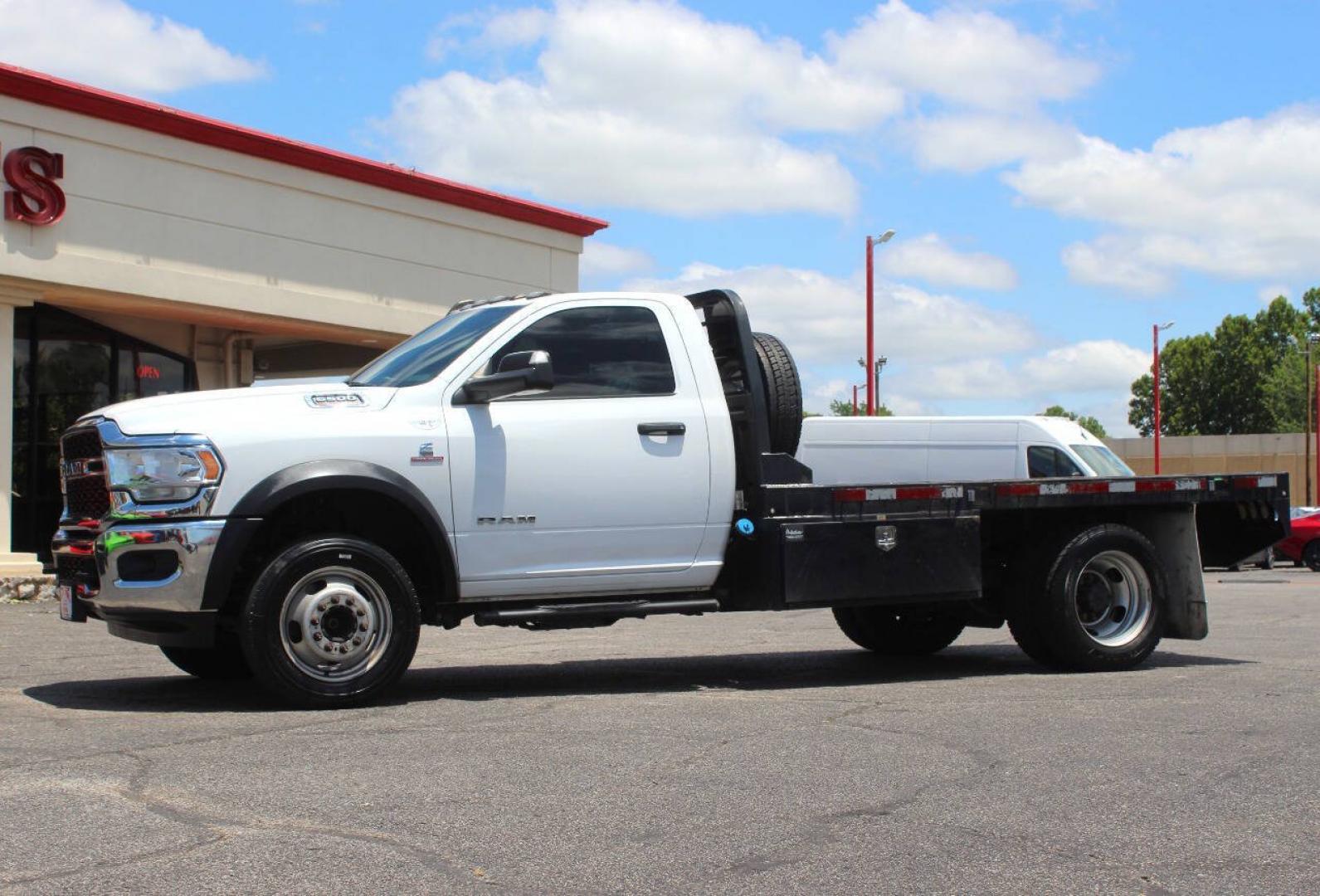 2021 White RAM 5500 Regular Cab 4WD DRW (3C7WRNBL7MG) with an Cummins 6.7L I6 360-400hp 800-1000ft. lbs. 6.7L I6 engine, Unspecified transmission, located at 4301 NW 39th , Oklahoma City, OK, 73112, (405) 949-5600, 35.512135, -97.598671 - Hablamos espanol. SPEND SMART --- BUY FROM SUPER SPORTS. ALL PRICES, DOWN PAYMENTS, PAYMENTS, AND FINANCE TERMS ARE NEGOTIABLE AT THE TIME OF APPROVAL. WE WILL WORK WITH YOU TO FIT YOUR BUDGET. WE WILL EVEN LOWER AND ADJUST THE NUMBERS TO HELP MAKE THE VEHICLE MORE AFFORDABLE FOR YOU.- Photo#4