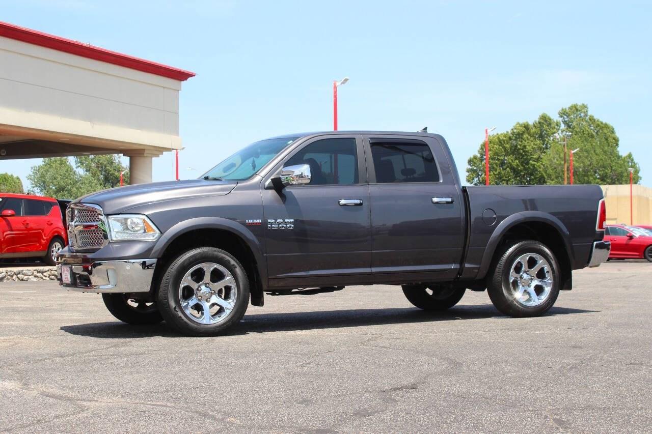 2017 Gray RAM 1500 Laramie Crew Cab SWB 4WD (1C6RR7NT4HS) with an HEMI 5.7L V8 395hp 410ft. lbs. 5.7L V8 engine, Automatic 8-Speed transmission, located at 4301 NW 39th , Oklahoma City, OK, 73112, (405) 949-5600, 35.512135, -97.598671 - Hablamos espaol. SPEND SMART --- BUY FROM SUPER SPORTS. ALL PRICES, DOWN PAYMENTS, PAYMENTS, AND FINANCE TERMS ARE NEGOTIABLE AT THE TIME OF APPROVAL. WE WILL WORK WITH YOU TO FIT YOUR BUDGET. WE WILL EVEN LOWER AND ADJUST THE NUMBERS TO HELP MAKE THE VEHICLE MORE AFFORDABLE FOR YOU.- Photo#5