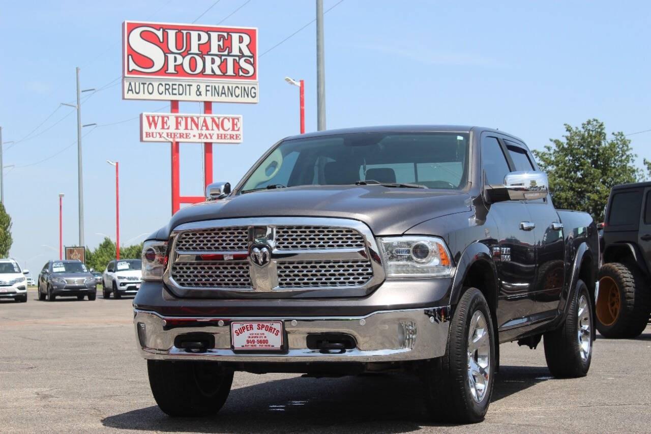 2017 Gray RAM 1500 Laramie Crew Cab SWB 4WD (1C6RR7NT4HS) with an HEMI 5.7L V8 395hp 410ft. lbs. 5.7L V8 engine, Automatic 8-Speed transmission, located at 4301 NW 39th , Oklahoma City, OK, 73112, (405) 949-5600, 35.512135, -97.598671 - Hablamos espaol. SPEND SMART --- BUY FROM SUPER SPORTS. ALL PRICES, DOWN PAYMENTS, PAYMENTS, AND FINANCE TERMS ARE NEGOTIABLE AT THE TIME OF APPROVAL. WE WILL WORK WITH YOU TO FIT YOUR BUDGET. WE WILL EVEN LOWER AND ADJUST THE NUMBERS TO HELP MAKE THE VEHICLE MORE AFFORDABLE FOR YOU.- Photo#6
