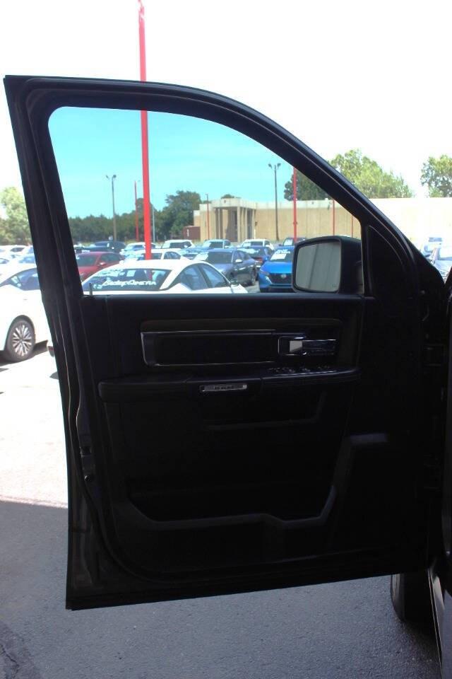 2017 Gray RAM 1500 Laramie Crew Cab SWB 4WD (1C6RR7NT4HS) with an HEMI 5.7L V8 395hp 410ft. lbs. 5.7L V8 engine, Automatic 8-Speed transmission, located at 4301 NW 39th , Oklahoma City, OK, 73112, (405) 949-5600, 35.512135, -97.598671 - Hablamos espaol. SPEND SMART --- BUY FROM SUPER SPORTS. ALL PRICES, DOWN PAYMENTS, PAYMENTS, AND FINANCE TERMS ARE NEGOTIABLE AT THE TIME OF APPROVAL. WE WILL WORK WITH YOU TO FIT YOUR BUDGET. WE WILL EVEN LOWER AND ADJUST THE NUMBERS TO HELP MAKE THE VEHICLE MORE AFFORDABLE FOR YOU.- Photo#18