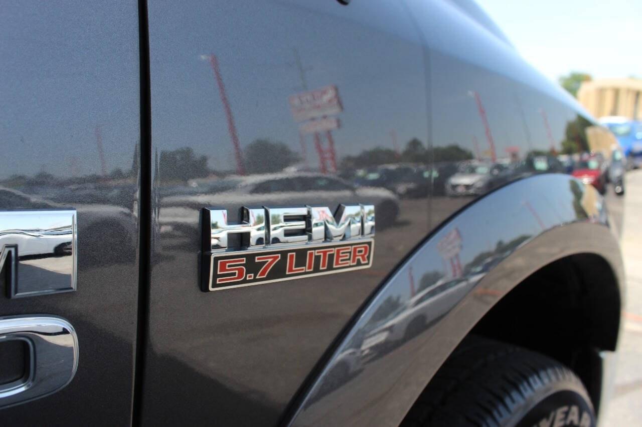 2017 Gray RAM 1500 Laramie Crew Cab SWB 4WD (1C6RR7NT4HS) with an HEMI 5.7L V8 395hp 410ft. lbs. 5.7L V8 engine, Automatic 8-Speed transmission, located at 4301 NW 39th , Oklahoma City, OK, 73112, (405) 949-5600, 35.512135, -97.598671 - Hablamos espaol. SPEND SMART --- BUY FROM SUPER SPORTS. ALL PRICES, DOWN PAYMENTS, PAYMENTS, AND FINANCE TERMS ARE NEGOTIABLE AT THE TIME OF APPROVAL. WE WILL WORK WITH YOU TO FIT YOUR BUDGET. WE WILL EVEN LOWER AND ADJUST THE NUMBERS TO HELP MAKE THE VEHICLE MORE AFFORDABLE FOR YOU.- Photo#36