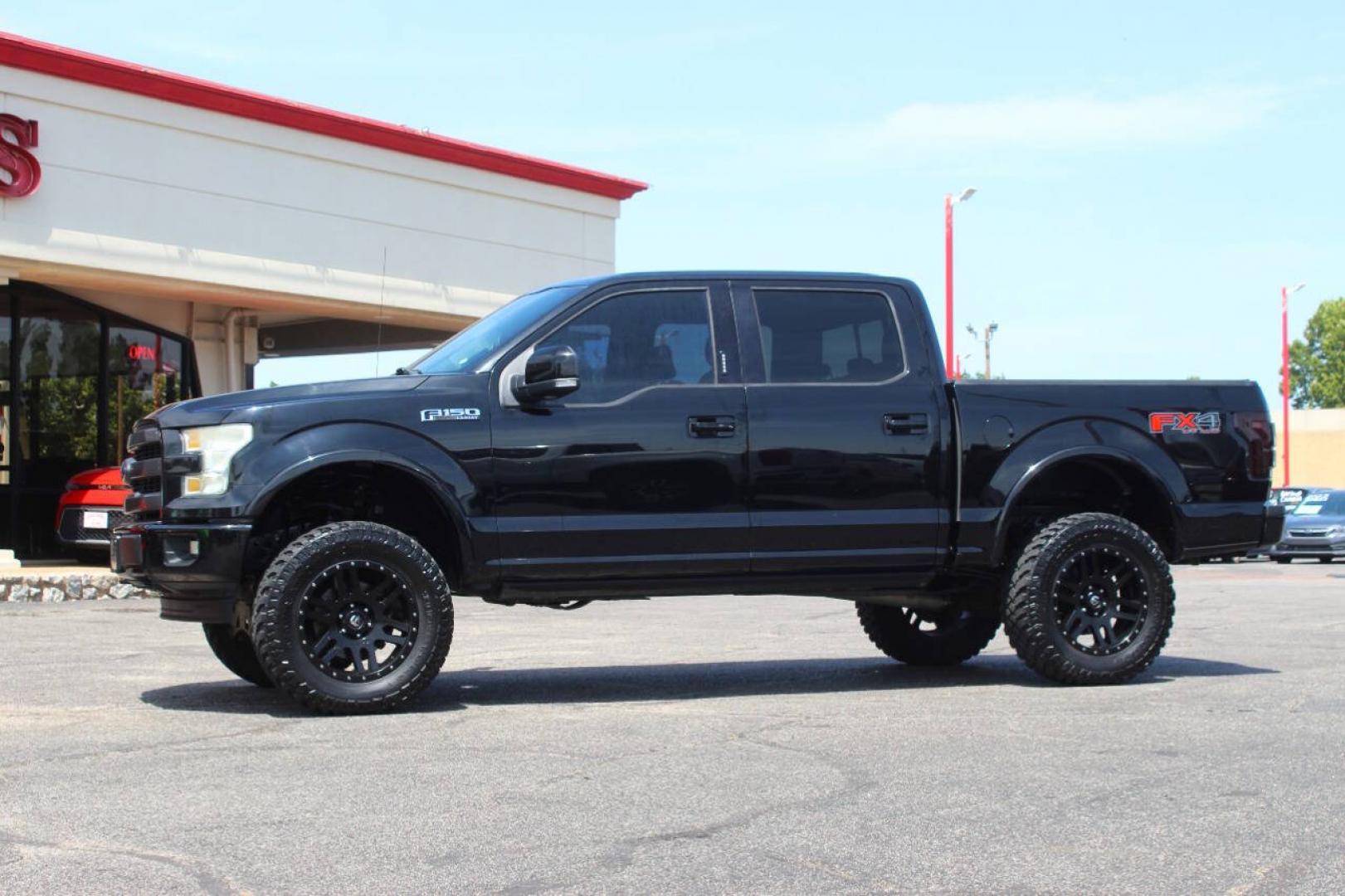 2017 Black Ford F-150 Lariat SuperCrew 6.5-ft. Bed 4WD (1FTEW1EF9HK) with an 5.0L Flex Fuel V8 385hp 387ft. lbs. 5.0L V8 engine, Automatic 6-Speed transmission, located at 4301 NW 39th , Oklahoma City, OK, 73112, (405) 949-5600, 35.512135, -97.598671 - Hablamos espanol. SPEND SMART --- BUY FROM SUPER SPORTS. ALL PRICES, DOWN PAYMENTS, PAYMENTS, AND FINANCE TERMS ARE NEGOTIABLE AT THE TIME OF APPROVAL. WE WILL WORK WITH YOU TO FIT YOUR BUDGET. WE WILL EVEN LOWER AND ADJUST THE NUMBERS TO HELP MAKE THE VEHICLE MORE AFFORDABLE FOR YOU.- Photo#5