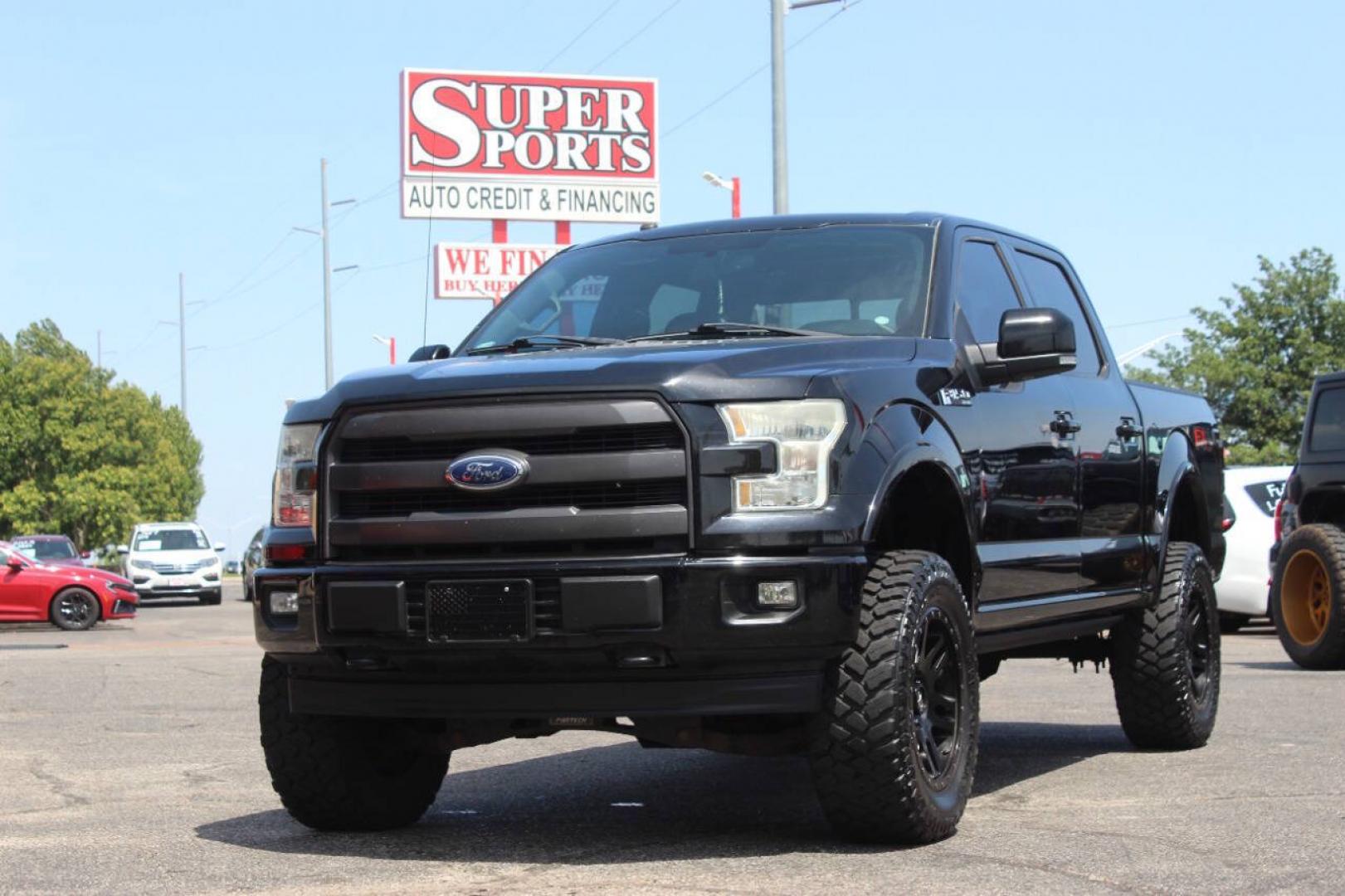 2017 Black Ford F-150 Lariat SuperCrew 6.5-ft. Bed 4WD (1FTEW1EF9HK) with an 5.0L Flex Fuel V8 385hp 387ft. lbs. 5.0L V8 engine, Automatic 6-Speed transmission, located at 4301 NW 39th , Oklahoma City, OK, 73112, (405) 949-5600, 35.512135, -97.598671 - Hablamos espanol. SPEND SMART --- BUY FROM SUPER SPORTS. ALL PRICES, DOWN PAYMENTS, PAYMENTS, AND FINANCE TERMS ARE NEGOTIABLE AT THE TIME OF APPROVAL. WE WILL WORK WITH YOU TO FIT YOUR BUDGET. WE WILL EVEN LOWER AND ADJUST THE NUMBERS TO HELP MAKE THE VEHICLE MORE AFFORDABLE FOR YOU.- Photo#6