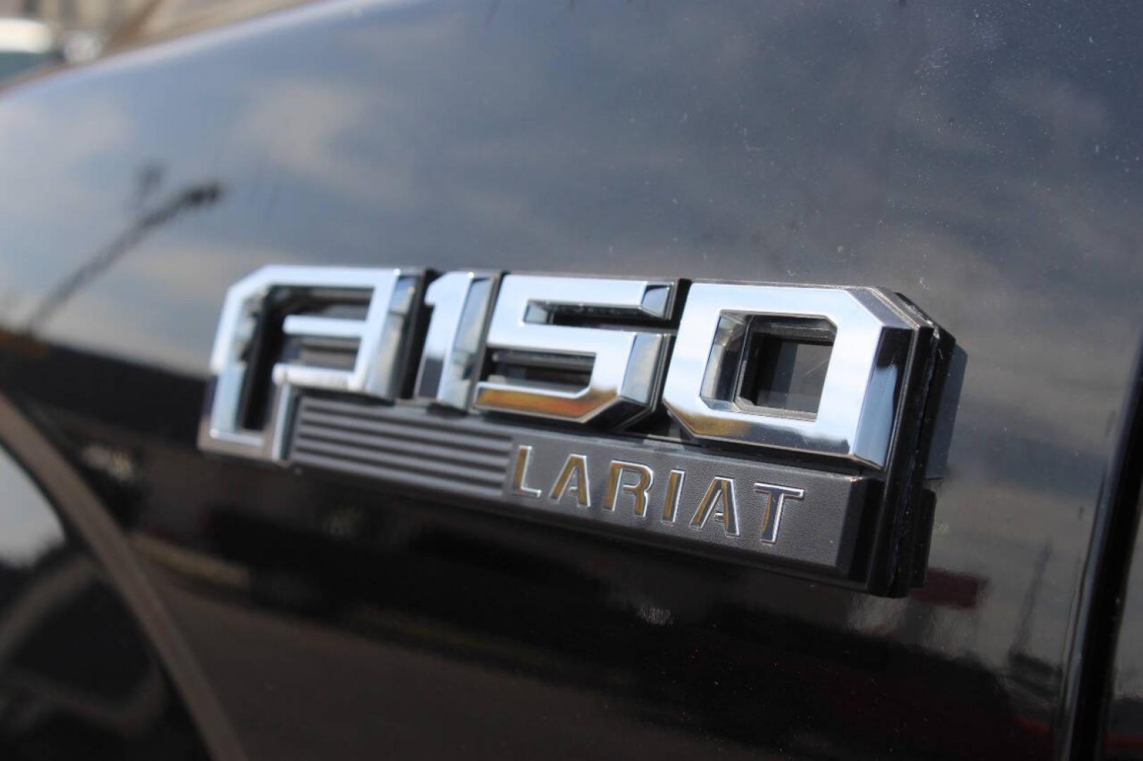 2017 Black Ford F-150 Lariat SuperCrew 6.5-ft. Bed 4WD (1FTEW1EF9HK) with an 5.0L Flex Fuel V8 385hp 387ft. lbs. 5.0L V8 engine, Automatic 6-Speed transmission, located at 4301 NW 39th , Oklahoma City, OK, 73112, (405) 949-5600, 35.512135, -97.598671 - Hablamos espanol. SPEND SMART --- BUY FROM SUPER SPORTS. ALL PRICES, DOWN PAYMENTS, PAYMENTS, AND FINANCE TERMS ARE NEGOTIABLE AT THE TIME OF APPROVAL. WE WILL WORK WITH YOU TO FIT YOUR BUDGET. WE WILL EVEN LOWER AND ADJUST THE NUMBERS TO HELP MAKE THE VEHICLE MORE AFFORDABLE FOR YOU.- Photo#29