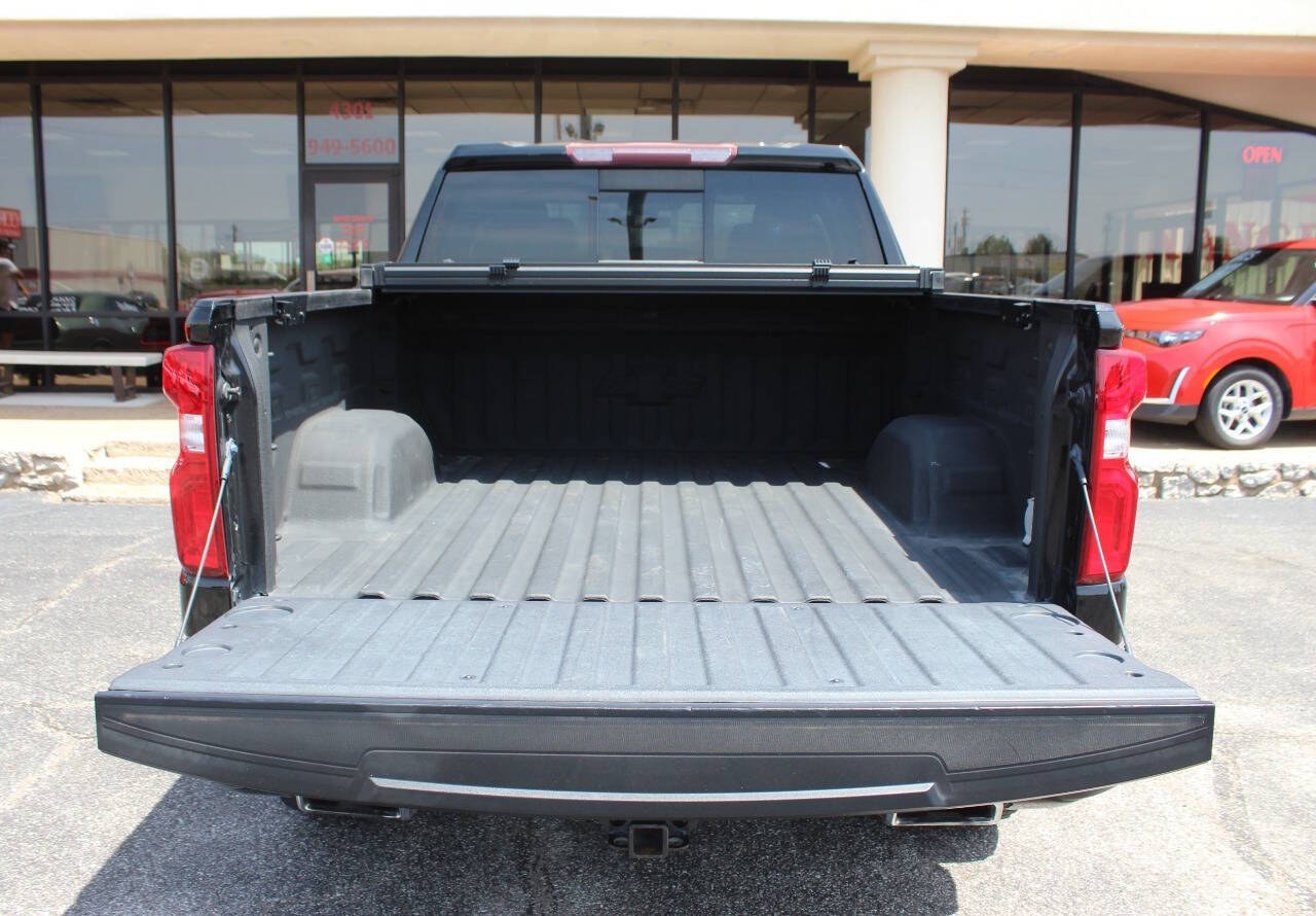 2020 Black Chevrolet Silverado 1500 LT Trail Boss Crew Cab Long Box 4WD (3GCPYFED8LG) with an EcoTec3 5.3L V8 355hp 383ft. lbs. 5.3L V8 engine, Automatic 10-Speed transmission, located at 4301 NW 39th , Oklahoma City, OK, 73112, (405) 949-5600, 35.512135, -97.598671 - Hablamos espaol. SPEND SMART --- BUY FROM SUPER SPORTS. ALL PRICES, DOWN PAYMENTS, PAYMENTS, AND FINANCE TERMS ARE NEGOTIABLE AT THE TIME OF APPROVAL. WE WILL WORK WITH YOU TO FIT YOUR BUDGET. WE WILL EVEN LOWER AND ADJUST THE NUMBERS TO HELP MAKE THE VEHICLE MORE AFFORDABLE FOR YOU.- Photo#13