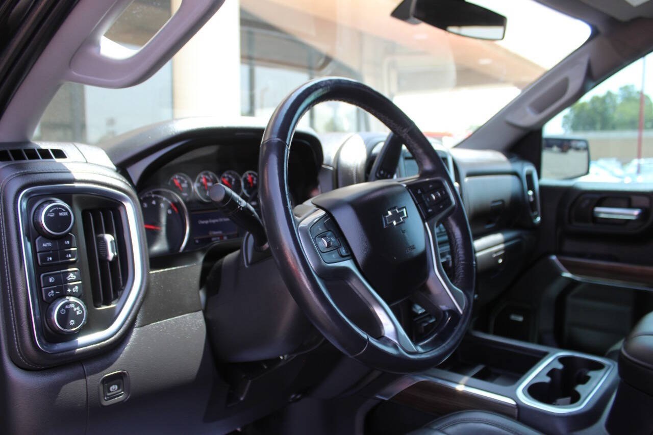 2020 Black Chevrolet Silverado 1500 LT Trail Boss Crew Cab Long Box 4WD (3GCPYFED8LG) with an EcoTec3 5.3L V8 355hp 383ft. lbs. 5.3L V8 engine, Automatic 10-Speed transmission, located at 4301 NW 39th , Oklahoma City, OK, 73112, (405) 949-5600, 35.512135, -97.598671 - Hablamos espaol. SPEND SMART --- BUY FROM SUPER SPORTS. ALL PRICES, DOWN PAYMENTS, PAYMENTS, AND FINANCE TERMS ARE NEGOTIABLE AT THE TIME OF APPROVAL. WE WILL WORK WITH YOU TO FIT YOUR BUDGET. WE WILL EVEN LOWER AND ADJUST THE NUMBERS TO HELP MAKE THE VEHICLE MORE AFFORDABLE FOR YOU.- Photo#18
