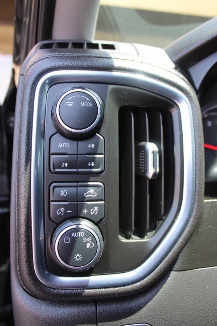 2020 Black Chevrolet Silverado 1500 LT Trail Boss Crew Cab Long Box 4WD (3GCPYFED8LG) with an EcoTec3 5.3L V8 355hp 383ft. lbs. 5.3L V8 engine, Automatic 10-Speed transmission, located at 4301 NW 39th , Oklahoma City, OK, 73112, (405) 949-5600, 35.512135, -97.598671 - Hablamos espaol. SPEND SMART --- BUY FROM SUPER SPORTS. ALL PRICES, DOWN PAYMENTS, PAYMENTS, AND FINANCE TERMS ARE NEGOTIABLE AT THE TIME OF APPROVAL. WE WILL WORK WITH YOU TO FIT YOUR BUDGET. WE WILL EVEN LOWER AND ADJUST THE NUMBERS TO HELP MAKE THE VEHICLE MORE AFFORDABLE FOR YOU.- Photo#26
