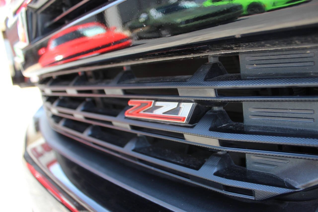 2020 Black Chevrolet Silverado 1500 LT Trail Boss Crew Cab Long Box 4WD (3GCPYFED8LG) with an EcoTec3 5.3L V8 355hp 383ft. lbs. 5.3L V8 engine, Automatic 10-Speed transmission, located at 4301 NW 39th , Oklahoma City, OK, 73112, (405) 949-5600, 35.512135, -97.598671 - Hablamos espaol. SPEND SMART --- BUY FROM SUPER SPORTS. ALL PRICES, DOWN PAYMENTS, PAYMENTS, AND FINANCE TERMS ARE NEGOTIABLE AT THE TIME OF APPROVAL. WE WILL WORK WITH YOU TO FIT YOUR BUDGET. WE WILL EVEN LOWER AND ADJUST THE NUMBERS TO HELP MAKE THE VEHICLE MORE AFFORDABLE FOR YOU.- Photo#28