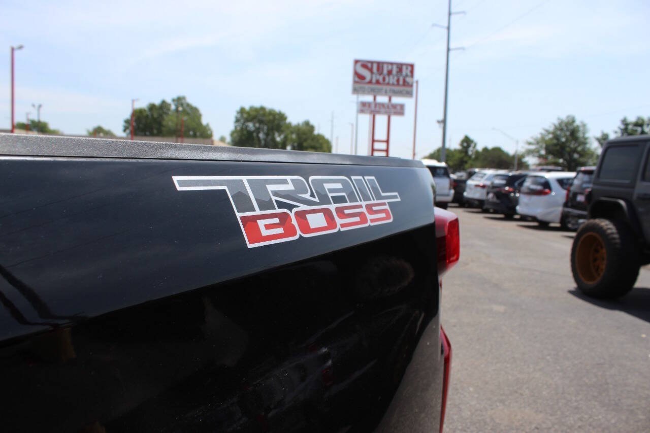 2020 Black Chevrolet Silverado 1500 LT Trail Boss Crew Cab Long Box 4WD (3GCPYFED8LG) with an EcoTec3 5.3L V8 355hp 383ft. lbs. 5.3L V8 engine, Automatic 10-Speed transmission, located at 4301 NW 39th , Oklahoma City, OK, 73112, (405) 949-5600, 35.512135, -97.598671 - Hablamos espaol. SPEND SMART --- BUY FROM SUPER SPORTS. ALL PRICES, DOWN PAYMENTS, PAYMENTS, AND FINANCE TERMS ARE NEGOTIABLE AT THE TIME OF APPROVAL. WE WILL WORK WITH YOU TO FIT YOUR BUDGET. WE WILL EVEN LOWER AND ADJUST THE NUMBERS TO HELP MAKE THE VEHICLE MORE AFFORDABLE FOR YOU.- Photo#31