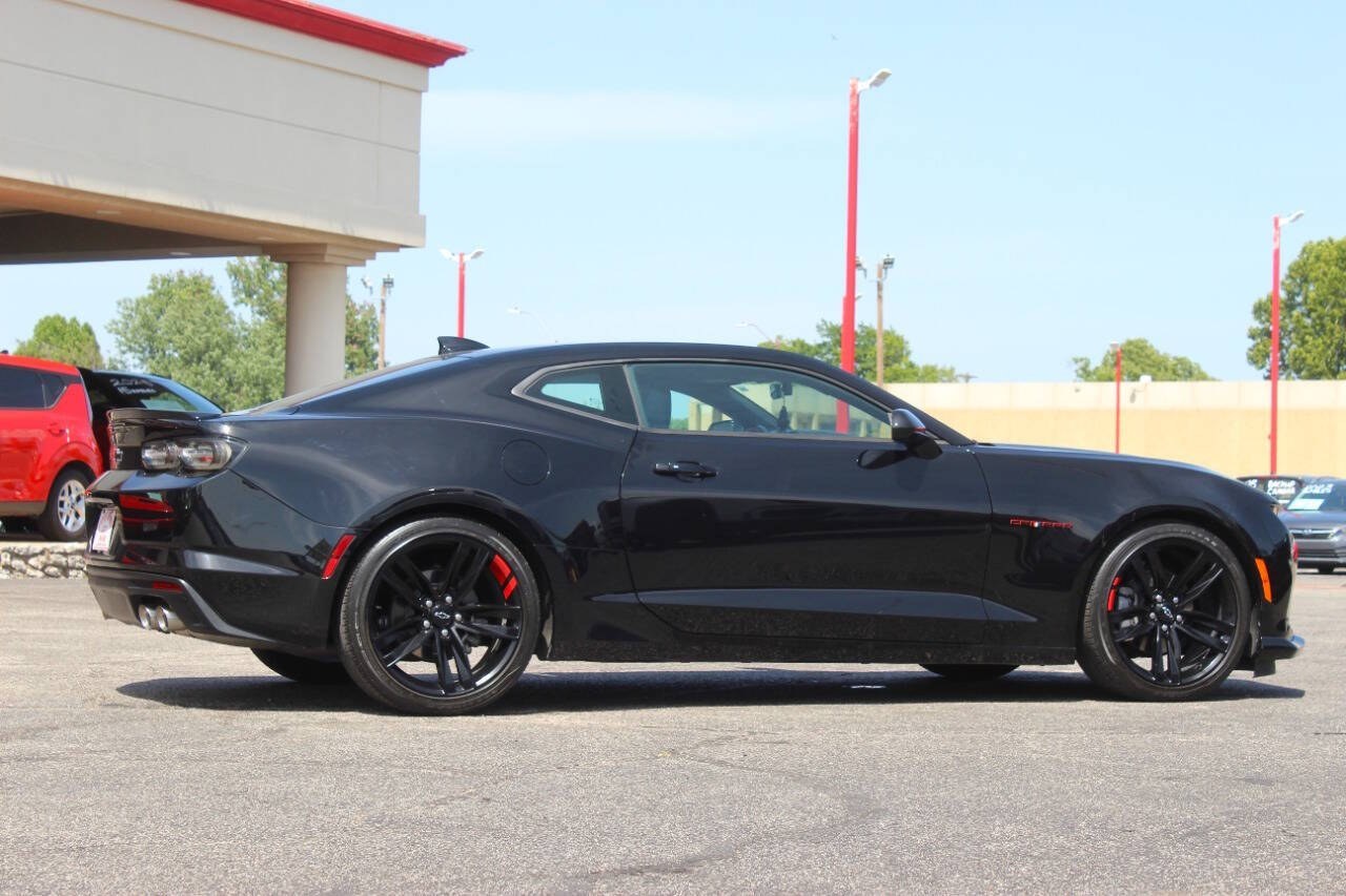 2020 Black Chevrolet Camaro 2LT Coupe 6M (1G1FC1RS5L0) with an 3.6L V6 335hp 284ft. lbs. 3.6L V6 engine, Manual 6-Speed transmission, located at 4301 NW 39th , Oklahoma City, OK, 73112, (405) 949-5600, 35.512135, -97.598671 - Hablamos espaol. SPEND SMART --- BUY FROM SUPER SPORTS. ALL PRICES, DOWN PAYMENTS, PAYMENTS, AND FINANCE TERMS ARE NEGOTIABLE AT THE TIME OF APPROVAL. WE WILL WORK WITH YOU TO FIT YOUR BUDGET. WE WILL EVEN LOWER AND ADJUST THE NUMBERS TO HELP MAKE THE VEHICLE MORE AFFORDABLE FOR YOU.- Photo#2