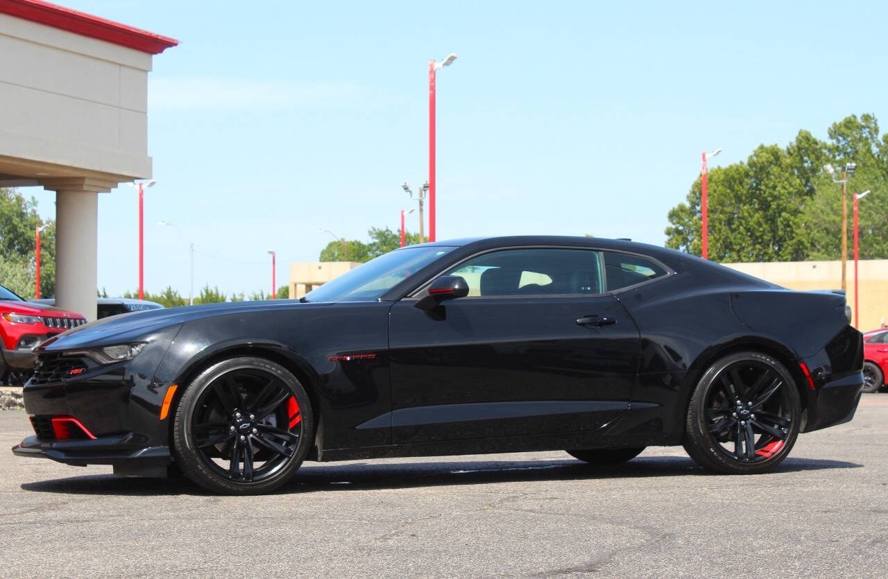 2020 Black Chevrolet Camaro 2LT Coupe 6M (1G1FC1RS5L0) with an 3.6L V6 335hp 284ft. lbs. 3.6L V6 engine, Manual 6-Speed transmission, located at 4301 NW 39th , Oklahoma City, OK, 73112, (405) 949-5600, 35.512135, -97.598671 - Hablamos espaol. SPEND SMART --- BUY FROM SUPER SPORTS. ALL PRICES, DOWN PAYMENTS, PAYMENTS, AND FINANCE TERMS ARE NEGOTIABLE AT THE TIME OF APPROVAL. WE WILL WORK WITH YOU TO FIT YOUR BUDGET. WE WILL EVEN LOWER AND ADJUST THE NUMBERS TO HELP MAKE THE VEHICLE MORE AFFORDABLE FOR YOU.- Photo#5
