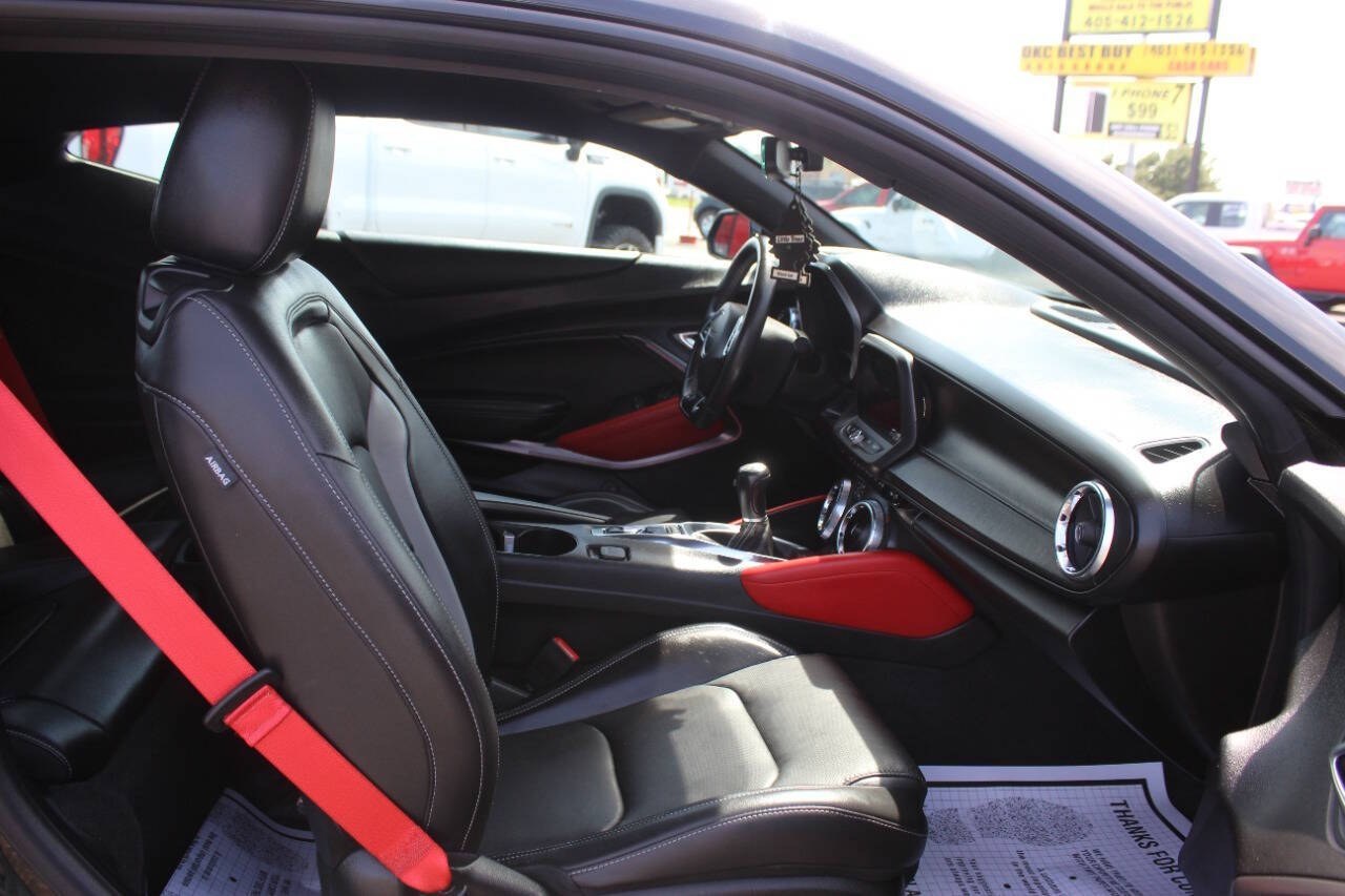 2020 Black Chevrolet Camaro 2LT Coupe 6M (1G1FC1RS5L0) with an 3.6L V6 335hp 284ft. lbs. 3.6L V6 engine, Manual 6-Speed transmission, located at 4301 NW 39th , Oklahoma City, OK, 73112, (405) 949-5600, 35.512135, -97.598671 - Hablamos espaol. SPEND SMART --- BUY FROM SUPER SPORTS. ALL PRICES, DOWN PAYMENTS, PAYMENTS, AND FINANCE TERMS ARE NEGOTIABLE AT THE TIME OF APPROVAL. WE WILL WORK WITH YOU TO FIT YOUR BUDGET. WE WILL EVEN LOWER AND ADJUST THE NUMBERS TO HELP MAKE THE VEHICLE MORE AFFORDABLE FOR YOU.- Photo#9
