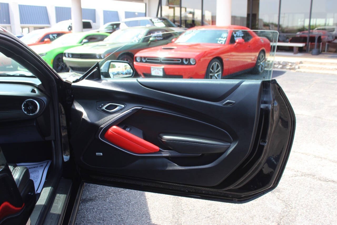 2020 Black Chevrolet Camaro 2LT Coupe 6M (1G1FC1RS5L0) with an 3.6L V6 335hp 284ft. lbs. 3.6L V6 engine, Manual 6-Speed transmission, located at 4301 NW 39th , Oklahoma City, OK, 73112, (405) 949-5600, 35.512135, -97.598671 - Hablamos espaol. SPEND SMART --- BUY FROM SUPER SPORTS. ALL PRICES, DOWN PAYMENTS, PAYMENTS, AND FINANCE TERMS ARE NEGOTIABLE AT THE TIME OF APPROVAL. WE WILL WORK WITH YOU TO FIT YOUR BUDGET. WE WILL EVEN LOWER AND ADJUST THE NUMBERS TO HELP MAKE THE VEHICLE MORE AFFORDABLE FOR YOU.- Photo#10