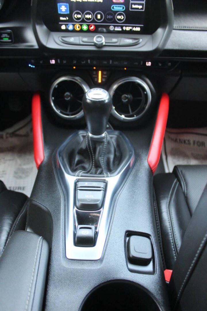 2020 Black Chevrolet Camaro 2LT Coupe 6M (1G1FC1RS5L0) with an 3.6L V6 335hp 284ft. lbs. 3.6L V6 engine, Manual 6-Speed transmission, located at 4301 NW 39th , Oklahoma City, OK, 73112, (405) 949-5600, 35.512135, -97.598671 - Hablamos espaol. SPEND SMART --- BUY FROM SUPER SPORTS. ALL PRICES, DOWN PAYMENTS, PAYMENTS, AND FINANCE TERMS ARE NEGOTIABLE AT THE TIME OF APPROVAL. WE WILL WORK WITH YOU TO FIT YOUR BUDGET. WE WILL EVEN LOWER AND ADJUST THE NUMBERS TO HELP MAKE THE VEHICLE MORE AFFORDABLE FOR YOU.- Photo#20