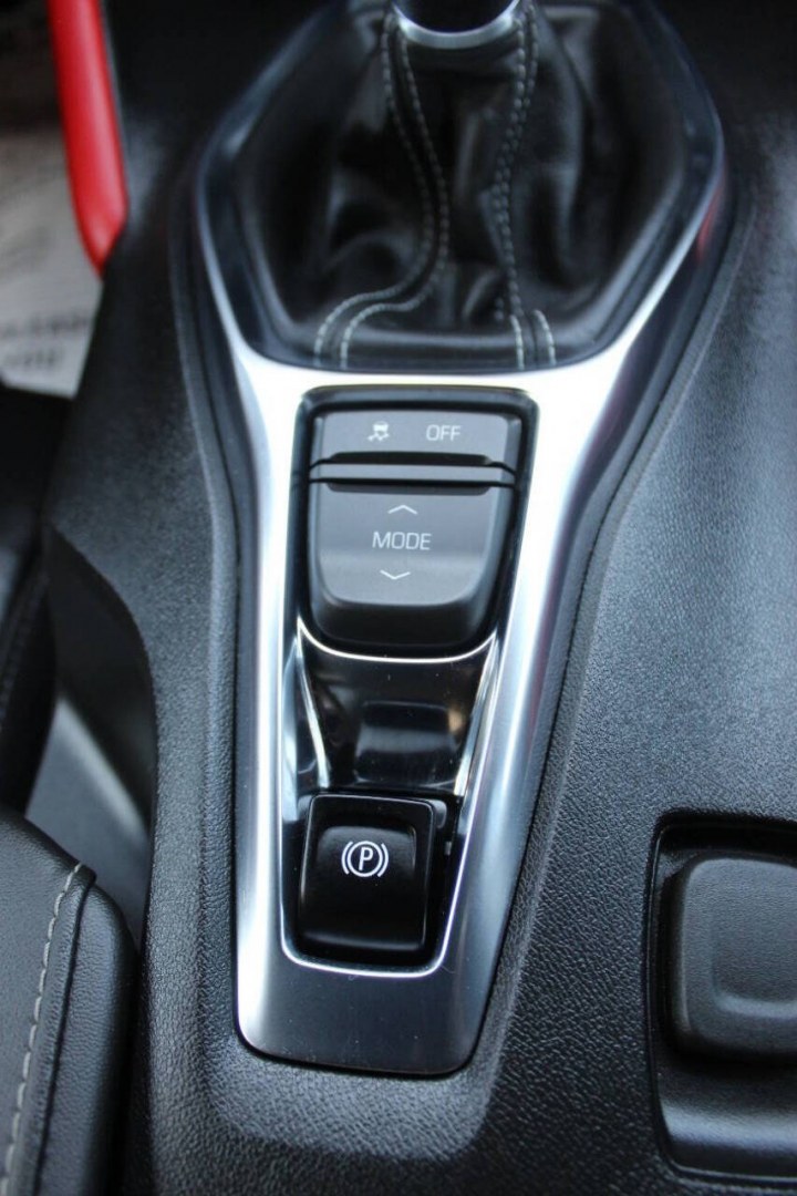 2020 Black Chevrolet Camaro 2LT Coupe 6M (1G1FC1RS5L0) with an 3.6L V6 335hp 284ft. lbs. 3.6L V6 engine, Manual 6-Speed transmission, located at 4301 NW 39th , Oklahoma City, OK, 73112, (405) 949-5600, 35.512135, -97.598671 - Hablamos espaol. SPEND SMART --- BUY FROM SUPER SPORTS. ALL PRICES, DOWN PAYMENTS, PAYMENTS, AND FINANCE TERMS ARE NEGOTIABLE AT THE TIME OF APPROVAL. WE WILL WORK WITH YOU TO FIT YOUR BUDGET. WE WILL EVEN LOWER AND ADJUST THE NUMBERS TO HELP MAKE THE VEHICLE MORE AFFORDABLE FOR YOU.- Photo#21