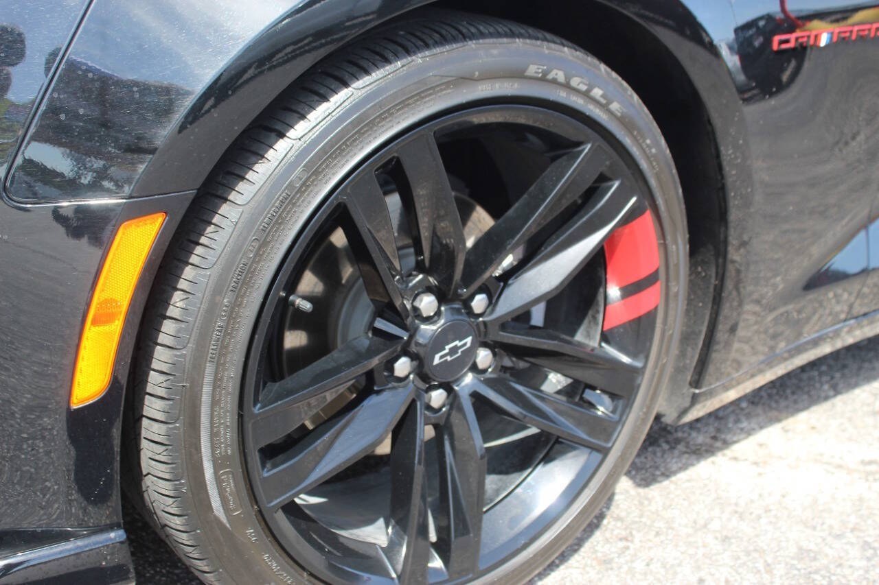 2020 Black Chevrolet Camaro 2LT Coupe 6M (1G1FC1RS5L0) with an 3.6L V6 335hp 284ft. lbs. 3.6L V6 engine, Manual 6-Speed transmission, located at 4301 NW 39th , Oklahoma City, OK, 73112, (405) 949-5600, 35.512135, -97.598671 - Hablamos espaol. SPEND SMART --- BUY FROM SUPER SPORTS. ALL PRICES, DOWN PAYMENTS, PAYMENTS, AND FINANCE TERMS ARE NEGOTIABLE AT THE TIME OF APPROVAL. WE WILL WORK WITH YOU TO FIT YOUR BUDGET. WE WILL EVEN LOWER AND ADJUST THE NUMBERS TO HELP MAKE THE VEHICLE MORE AFFORDABLE FOR YOU.- Photo#24