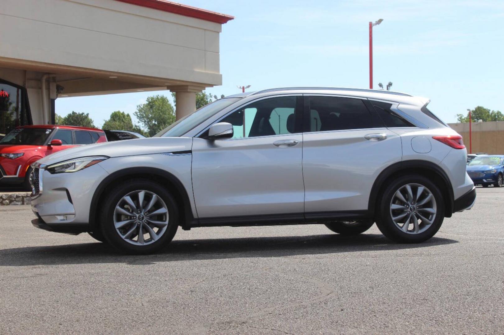 2019 Silver Infiniti QX50 LUXE AWD (3PCAJ5M33KF) with an 2.0L Turbo I4 268hp 280ft. lbs. 2.0L I4 engine, CVT transmission, located at 4301 NW 39th , Oklahoma City, OK, 73112, (405) 949-5600, 35.512135, -97.598671 - Hablamos espanol. SPEND SMART --- BUY FROM SUPER SPORTS. ALL PRICES, DOWN PAYMENTS, PAYMENTS, AND FINANCE TERMS ARE NEGOTIABLE AT THE TIME OF APPROVAL. WE WILL WORK WITH YOU TO FIT YOUR BUDGET. WE WILL EVEN LOWER AND ADJUST THE NUMBERS TO HELP MAKE THE VEHICLE MORE AFFORDABLE FOR YOU.- Photo#5