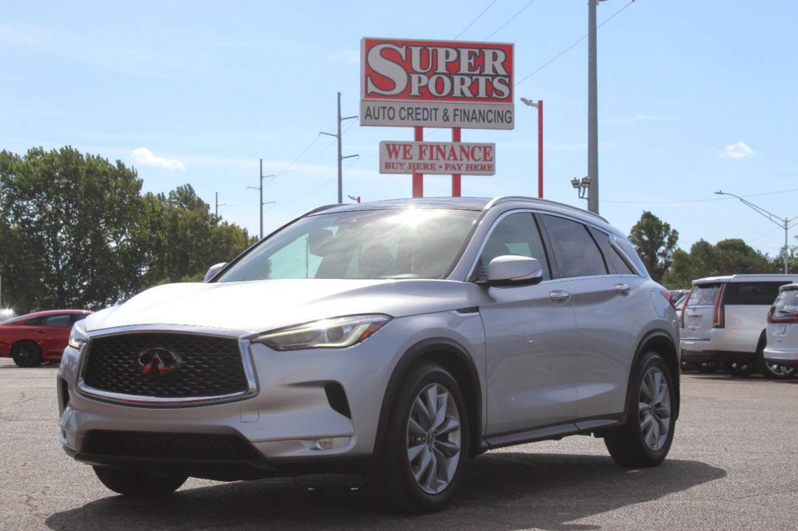 2019 Silver Infiniti QX50 LUXE AWD (3PCAJ5M33KF) with an 2.0L Turbo I4 268hp 280ft. lbs. 2.0L I4 engine, CVT transmission, located at 4301 NW 39th , Oklahoma City, OK, 73112, (405) 949-5600, 35.512135, -97.598671 - Hablamos espanol. SPEND SMART --- BUY FROM SUPER SPORTS. ALL PRICES, DOWN PAYMENTS, PAYMENTS, AND FINANCE TERMS ARE NEGOTIABLE AT THE TIME OF APPROVAL. WE WILL WORK WITH YOU TO FIT YOUR BUDGET. WE WILL EVEN LOWER AND ADJUST THE NUMBERS TO HELP MAKE THE VEHICLE MORE AFFORDABLE FOR YOU.- Photo#6