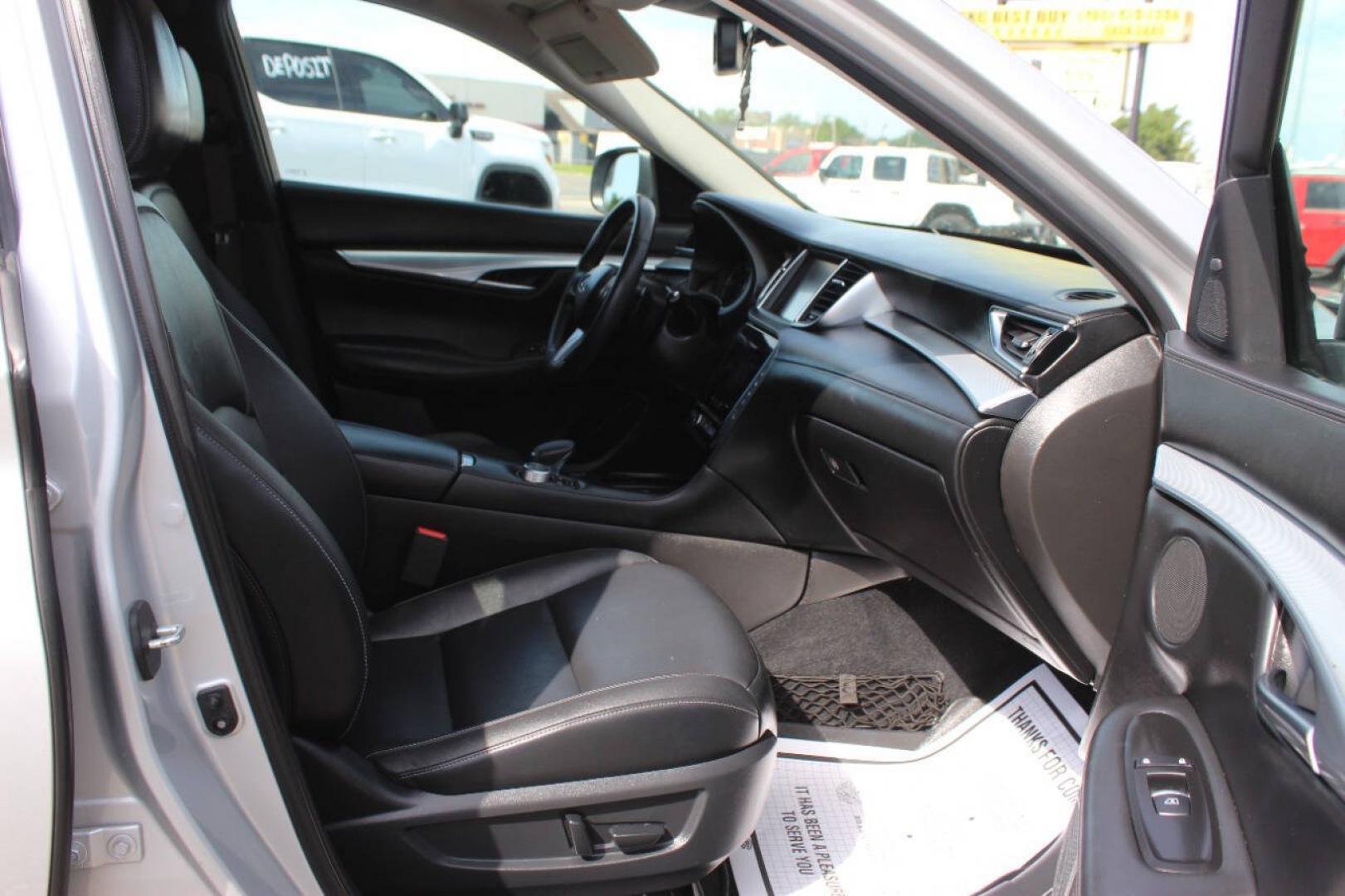 2019 Silver Infiniti QX50 LUXE AWD (3PCAJ5M33KF) with an 2.0L Turbo I4 268hp 280ft. lbs. 2.0L I4 engine, CVT transmission, located at 4301 NW 39th , Oklahoma City, OK, 73112, (405) 949-5600, 35.512135, -97.598671 - Hablamos espanol. SPEND SMART --- BUY FROM SUPER SPORTS. ALL PRICES, DOWN PAYMENTS, PAYMENTS, AND FINANCE TERMS ARE NEGOTIABLE AT THE TIME OF APPROVAL. WE WILL WORK WITH YOU TO FIT YOUR BUDGET. WE WILL EVEN LOWER AND ADJUST THE NUMBERS TO HELP MAKE THE VEHICLE MORE AFFORDABLE FOR YOU.- Photo#8