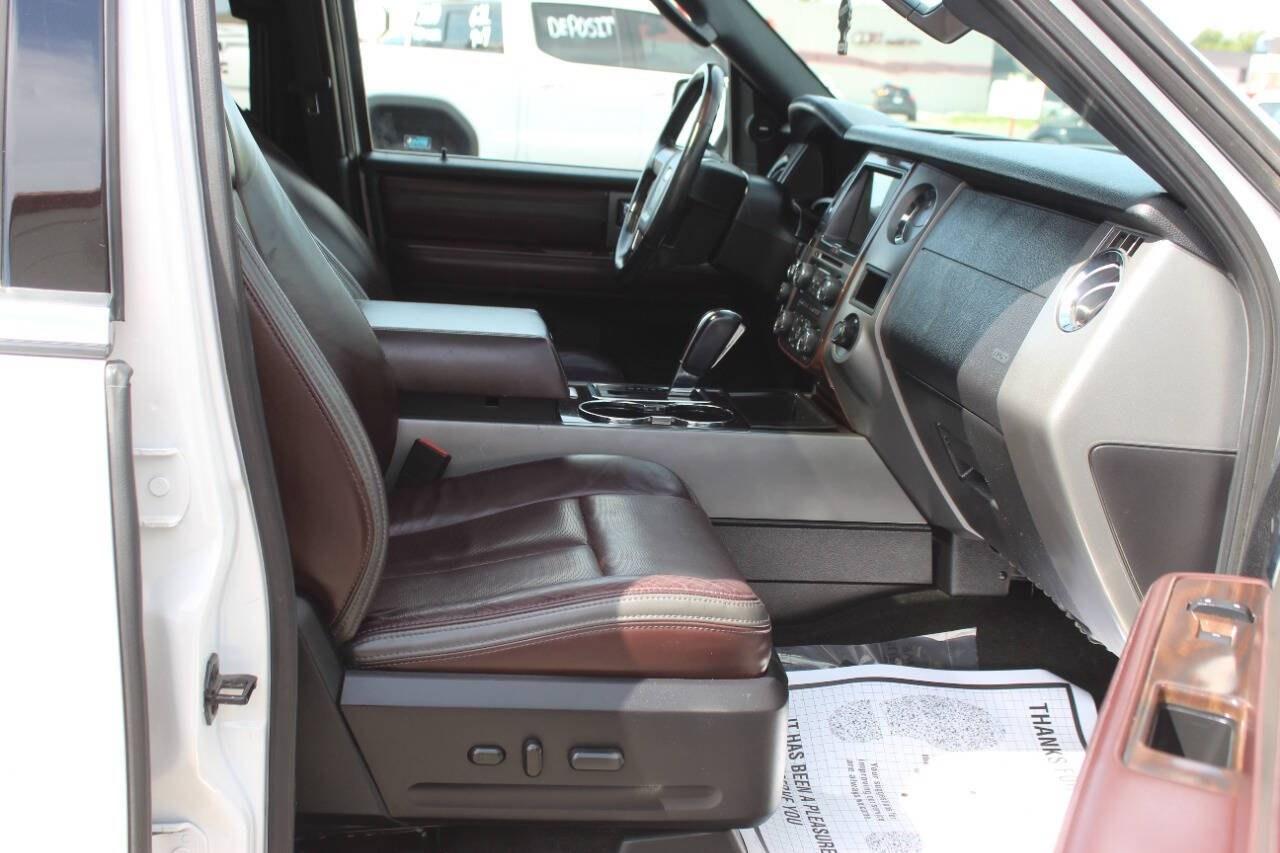 2017 White Ford Expedition EL EL Platinum 4WD (1FMJK1MT3HE) with an EcoBoost 3.5L Twin Turbo V6 365hp 420ft. lbs. 3.5L V6 engine, Automatic 6-Speed transmission, located at 4301 NW 39th , Oklahoma City, OK, 73112, (405) 949-5600, 35.512135, -97.598671 - Hablamos espaol. SPEND SMART --- BUY FROM SUPER SPORTS. ALL PRICES, DOWN PAYMENTS, PAYMENTS, AND FINANCE TERMS ARE NEGOTIABLE AT THE TIME OF APPROVAL. WE WILL WORK WITH YOU TO FIT YOUR BUDGET. WE WILL EVEN LOWER AND ADJUST THE NUMBERS TO HELP MAKE THE VEHICLE MORE AFFORDABLE FOR YOU.- Photo#7