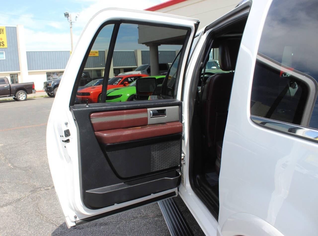 2017 White Ford Expedition EL EL Platinum 4WD (1FMJK1MT3HE) with an EcoBoost 3.5L Twin Turbo V6 365hp 420ft. lbs. 3.5L V6 engine, Automatic 6-Speed transmission, located at 4301 NW 39th , Oklahoma City, OK, 73112, (405) 949-5600, 35.512135, -97.598671 - Hablamos espaol. SPEND SMART --- BUY FROM SUPER SPORTS. ALL PRICES, DOWN PAYMENTS, PAYMENTS, AND FINANCE TERMS ARE NEGOTIABLE AT THE TIME OF APPROVAL. WE WILL WORK WITH YOU TO FIT YOUR BUDGET. WE WILL EVEN LOWER AND ADJUST THE NUMBERS TO HELP MAKE THE VEHICLE MORE AFFORDABLE FOR YOU.- Photo#18