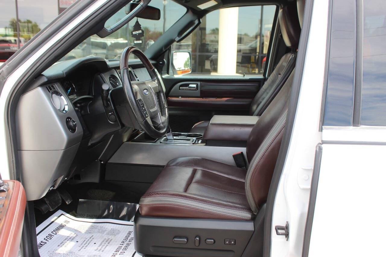 2017 White Ford Expedition EL EL Platinum 4WD (1FMJK1MT3HE) with an EcoBoost 3.5L Twin Turbo V6 365hp 420ft. lbs. 3.5L V6 engine, Automatic 6-Speed transmission, located at 4301 NW 39th , Oklahoma City, OK, 73112, (405) 949-5600, 35.512135, -97.598671 - Hablamos espaol. SPEND SMART --- BUY FROM SUPER SPORTS. ALL PRICES, DOWN PAYMENTS, PAYMENTS, AND FINANCE TERMS ARE NEGOTIABLE AT THE TIME OF APPROVAL. WE WILL WORK WITH YOU TO FIT YOUR BUDGET. WE WILL EVEN LOWER AND ADJUST THE NUMBERS TO HELP MAKE THE VEHICLE MORE AFFORDABLE FOR YOU.- Photo#19