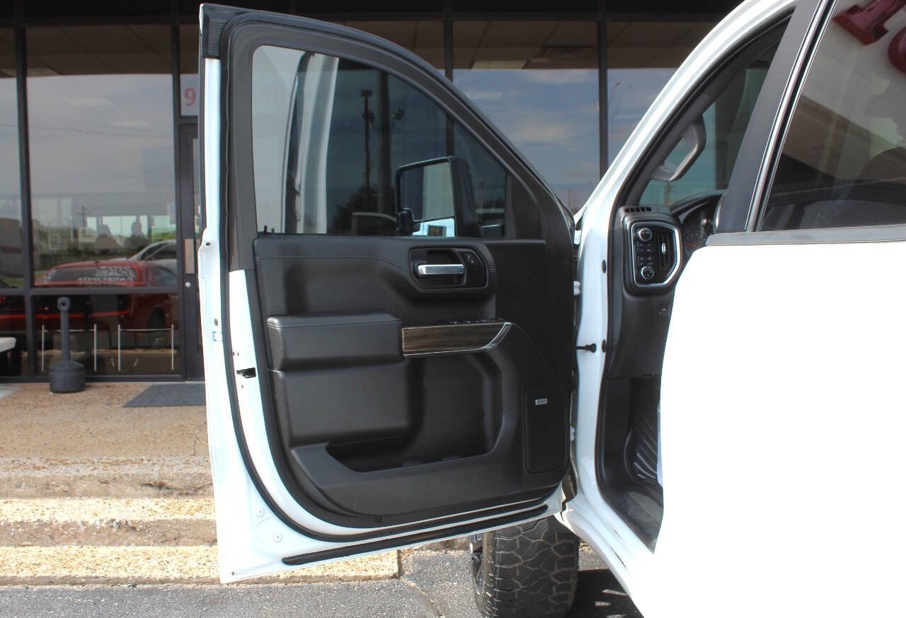 2020 White Chevrolet Silverado 1500 RST Crew Cab 4WD (3GCUYEED2LG) with an EcoTec3 5.3L V8 355hp 383ft. lbs. 5.3L V8 engine, Automatic 8-Speed transmission, located at 4301 NW 39th , Oklahoma City, OK, 73112, (405) 949-5600, 35.512135, -97.598671 - Hablamos espaol. SPEND SMART --- BUY FROM SUPER SPORTS. ALL PRICES, DOWN PAYMENTS, PAYMENTS, AND FINANCE TERMS ARE NEGOTIABLE AT THE TIME OF APPROVAL. WE WILL WORK WITH YOU TO FIT YOUR BUDGET. WE WILL EVEN LOWER AND ADJUST THE NUMBERS TO HELP MAKE THE VEHICLE MORE AFFORDABLE FOR YOU.- Photo#8