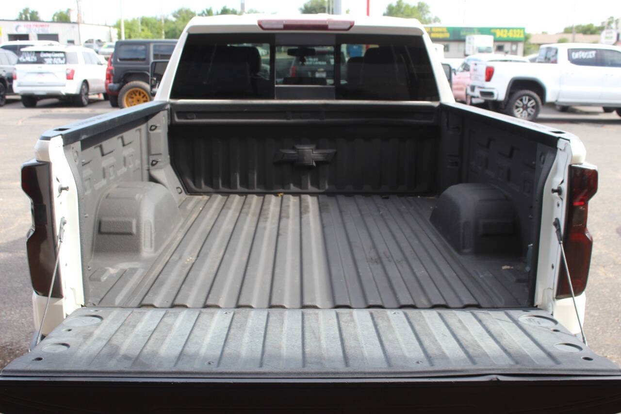 2020 White Chevrolet Silverado 1500 RST Crew Cab 4WD (3GCUYEED2LG) with an EcoTec3 5.3L V8 355hp 383ft. lbs. 5.3L V8 engine, Automatic 8-Speed transmission, located at 4301 NW 39th , Oklahoma City, OK, 73112, (405) 949-5600, 35.512135, -97.598671 - Hablamos espaol. SPEND SMART --- BUY FROM SUPER SPORTS. ALL PRICES, DOWN PAYMENTS, PAYMENTS, AND FINANCE TERMS ARE NEGOTIABLE AT THE TIME OF APPROVAL. WE WILL WORK WITH YOU TO FIT YOUR BUDGET. WE WILL EVEN LOWER AND ADJUST THE NUMBERS TO HELP MAKE THE VEHICLE MORE AFFORDABLE FOR YOU.- Photo#16