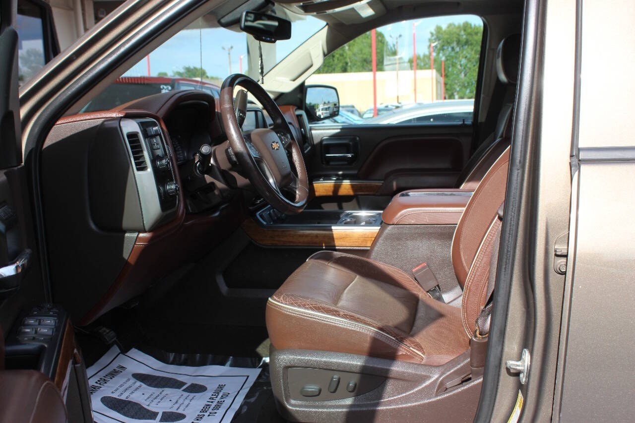 2014 Brown Chevrolet Silverado 1500 High Country Crew Cab 4WD (3GCUKTEC3EG) with an EcoTec3 5.3L Flex Fuel V8 355hp 383ft. lbs. 5.3L V8 engine, Automatic 6-Speed transmission, located at 4301 NW 39th , Oklahoma City, OK, 73112, (405) 949-5600, 35.512135, -97.598671 - Hablamos espaol. SPEND SMART --- BUY FROM SUPER SPORTS. ALL PRICES, DOWN PAYMENTS, PAYMENTS, AND FINANCE TERMS ARE NEGOTIABLE AT THE TIME OF APPROVAL. WE WILL WORK WITH YOU TO FIT YOUR BUDGET. WE WILL EVEN LOWER AND ADJUST THE NUMBERS TO HELP MAKE THE VEHICLE MORE AFFORDABLE FOR YOU.- Photo#9