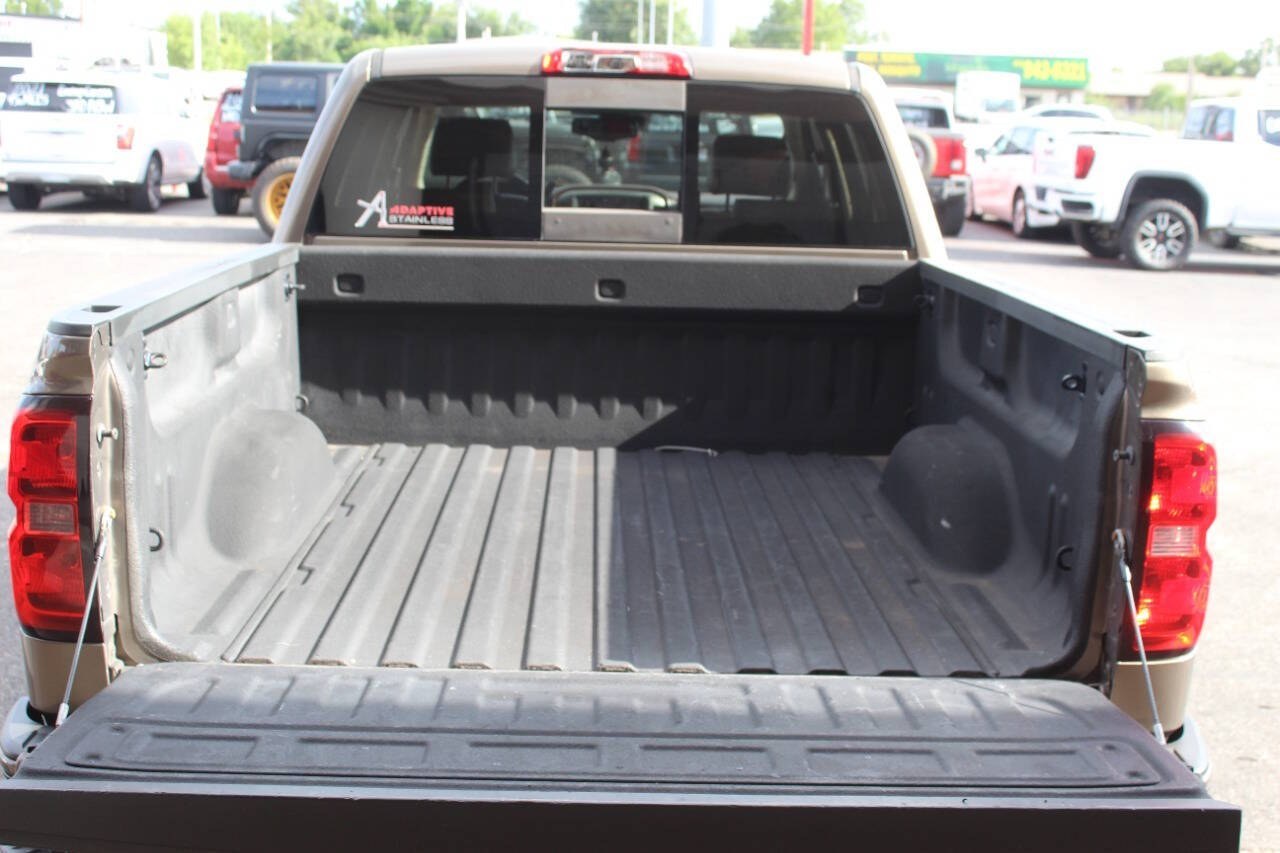 2014 Brown Chevrolet Silverado 1500 High Country Crew Cab 4WD (3GCUKTEC3EG) with an EcoTec3 5.3L Flex Fuel V8 355hp 383ft. lbs. 5.3L V8 engine, Automatic 6-Speed transmission, located at 4301 NW 39th , Oklahoma City, OK, 73112, (405) 949-5600, 35.512135, -97.598671 - Hablamos espaol. SPEND SMART --- BUY FROM SUPER SPORTS. ALL PRICES, DOWN PAYMENTS, PAYMENTS, AND FINANCE TERMS ARE NEGOTIABLE AT THE TIME OF APPROVAL. WE WILL WORK WITH YOU TO FIT YOUR BUDGET. WE WILL EVEN LOWER AND ADJUST THE NUMBERS TO HELP MAKE THE VEHICLE MORE AFFORDABLE FOR YOU.- Photo#14