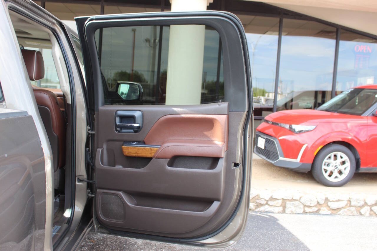 2014 Brown Chevrolet Silverado 1500 High Country Crew Cab 4WD (3GCUKTEC3EG) with an EcoTec3 5.3L Flex Fuel V8 355hp 383ft. lbs. 5.3L V8 engine, Automatic 6-Speed transmission, located at 4301 NW 39th , Oklahoma City, OK, 73112, (405) 949-5600, 35.512135, -97.598671 - Hablamos espaol. SPEND SMART --- BUY FROM SUPER SPORTS. ALL PRICES, DOWN PAYMENTS, PAYMENTS, AND FINANCE TERMS ARE NEGOTIABLE AT THE TIME OF APPROVAL. WE WILL WORK WITH YOU TO FIT YOUR BUDGET. WE WILL EVEN LOWER AND ADJUST THE NUMBERS TO HELP MAKE THE VEHICLE MORE AFFORDABLE FOR YOU.- Photo#16