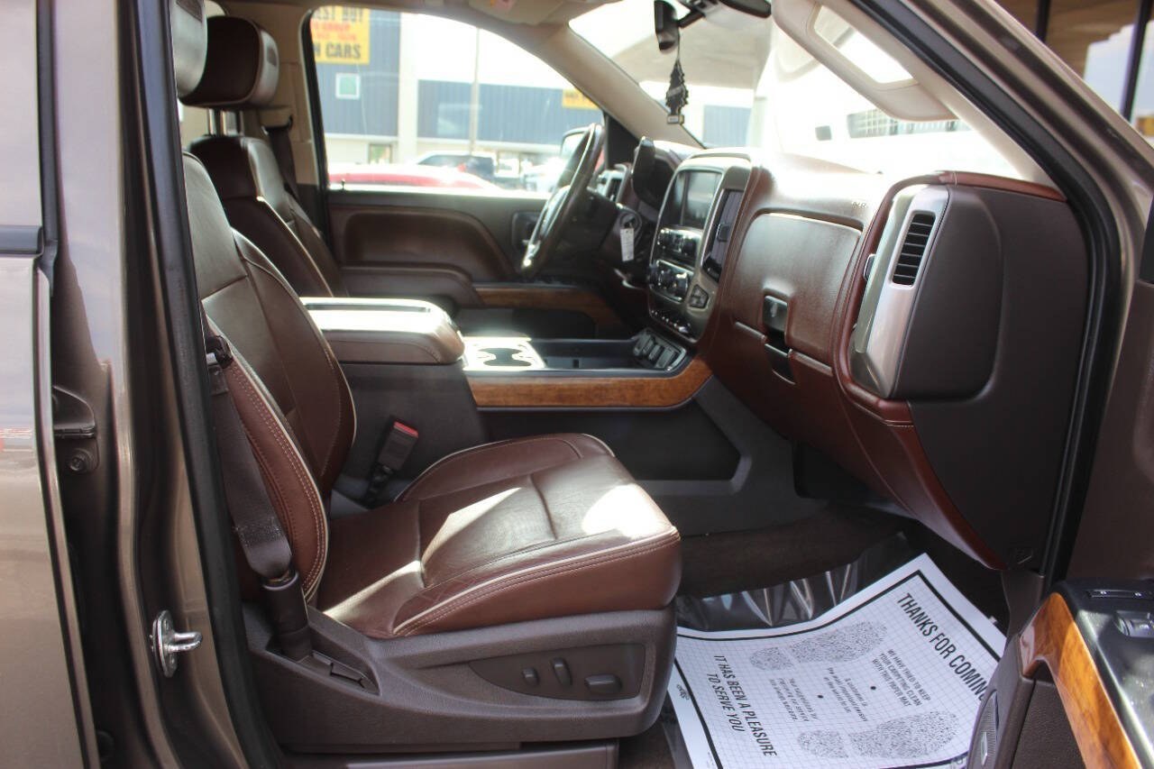 2014 Brown Chevrolet Silverado 1500 High Country Crew Cab 4WD (3GCUKTEC3EG) with an EcoTec3 5.3L Flex Fuel V8 355hp 383ft. lbs. 5.3L V8 engine, Automatic 6-Speed transmission, located at 4301 NW 39th , Oklahoma City, OK, 73112, (405) 949-5600, 35.512135, -97.598671 - Hablamos espaol. SPEND SMART --- BUY FROM SUPER SPORTS. ALL PRICES, DOWN PAYMENTS, PAYMENTS, AND FINANCE TERMS ARE NEGOTIABLE AT THE TIME OF APPROVAL. WE WILL WORK WITH YOU TO FIT YOUR BUDGET. WE WILL EVEN LOWER AND ADJUST THE NUMBERS TO HELP MAKE THE VEHICLE MORE AFFORDABLE FOR YOU.- Photo#17
