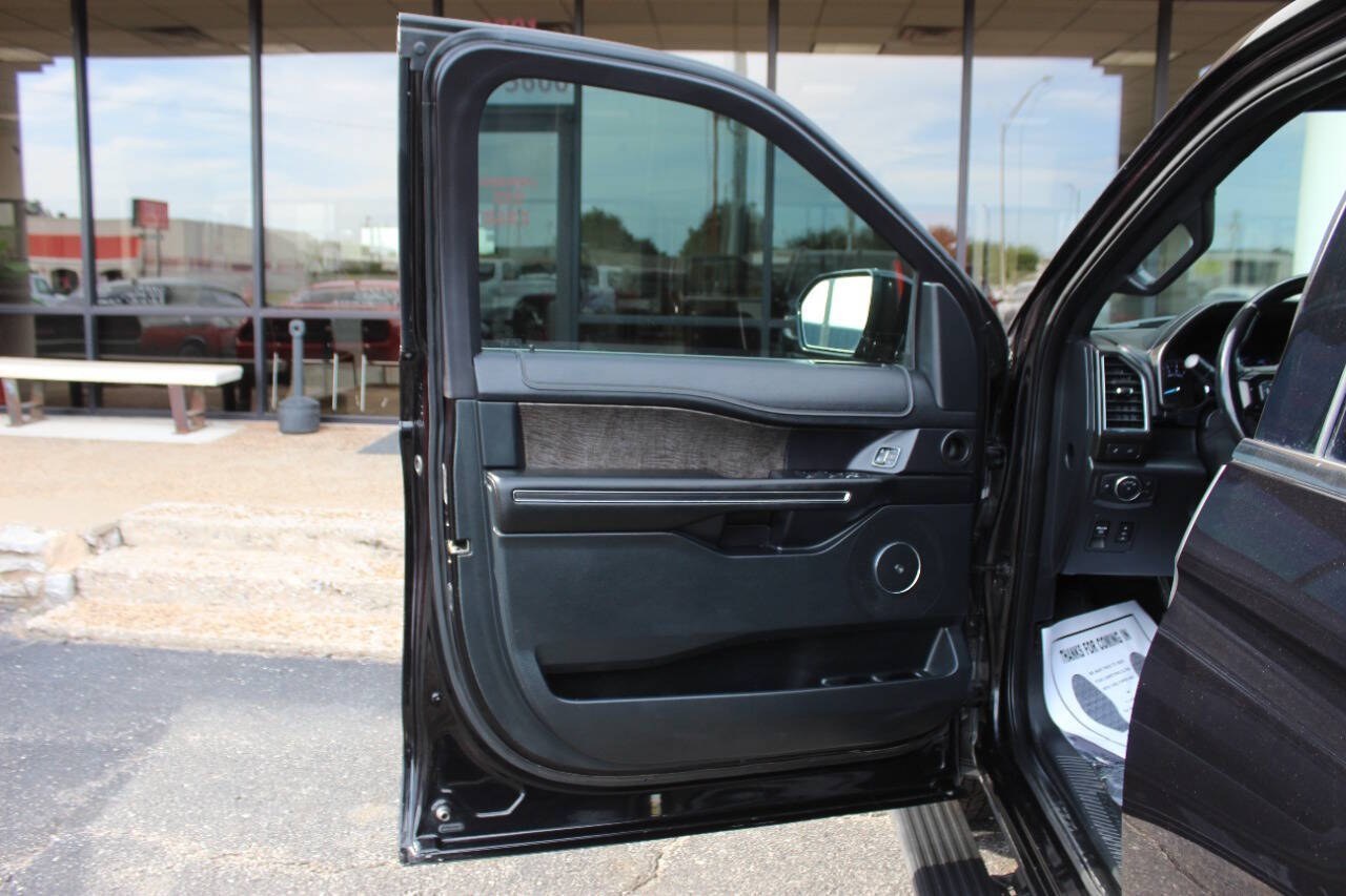 2019 Black Ford Expedition MAX MAX Limited 4WD (1FMJK2ATXKE) with an EcoBoost 3.5L Twin Turbo V6 375hp 470ft. lbs. 3.5L V6 engine, Automatic 10-Speed transmission, located at 4301 NW 39th , Oklahoma City, OK, 73112, (405) 949-5600, 35.512135, -97.598671 - Hablamos espaol. SPEND SMART --- BUY FROM SUPER SPORTS. ALL PRICES, DOWN PAYMENTS, PAYMENTS, AND FINANCE TERMS ARE NEGOTIABLE AT THE TIME OF APPROVAL. WE WILL WORK WITH YOU TO FIT YOUR BUDGET. WE WILL EVEN LOWER AND ADJUST THE NUMBERS TO HELP MAKE THE VEHICLE MORE AFFORDABLE FOR YOU.- Photo#21
