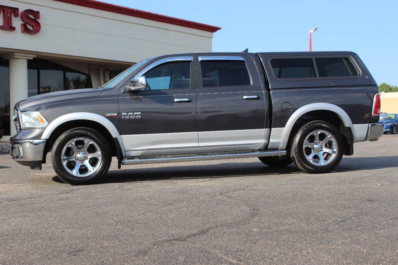 2018 Gray RAM 1500 Laramie Crew Cab SWB 4WD (1C6RR7NT8JS) with an HEMI 5.7L V8 395hp 410ft. lbs. 5.7L V8 engine, Automatic 8-Speed transmission, located at 4301 NW 39th , Oklahoma City, OK, 73112, (405) 949-5600, 35.512135, -97.598671 - Hablamos espanol. SPEND SMART --- BUY FROM SUPER SPORTS. ALL PRICES, DOWN PAYMENTS, PAYMENTS, AND FINANCE TERMS ARE NEGOTIABLE AT THE TIME OF APPROVAL. WE WILL WORK WITH YOU TO FIT YOUR BUDGET. WE WILL EVEN LOWER AND ADJUST THE NUMBERS TO HELP MAKE THE VEHICLE MORE AFFORDABLE FOR YOU.- Photo#5