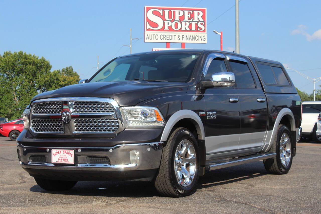 2018 Gray RAM 1500 Laramie Crew Cab SWB 4WD (1C6RR7NT8JS) with an HEMI 5.7L V8 395hp 410ft. lbs. 5.7L V8 engine, Automatic 8-Speed transmission, located at 4301 NW 39th , Oklahoma City, OK, 73112, (405) 949-5600, 35.512135, -97.598671 - Hablamos espanol. SPEND SMART --- BUY FROM SUPER SPORTS. ALL PRICES, DOWN PAYMENTS, PAYMENTS, AND FINANCE TERMS ARE NEGOTIABLE AT THE TIME OF APPROVAL. WE WILL WORK WITH YOU TO FIT YOUR BUDGET. WE WILL EVEN LOWER AND ADJUST THE NUMBERS TO HELP MAKE THE VEHICLE MORE AFFORDABLE FOR YOU.- Photo#6